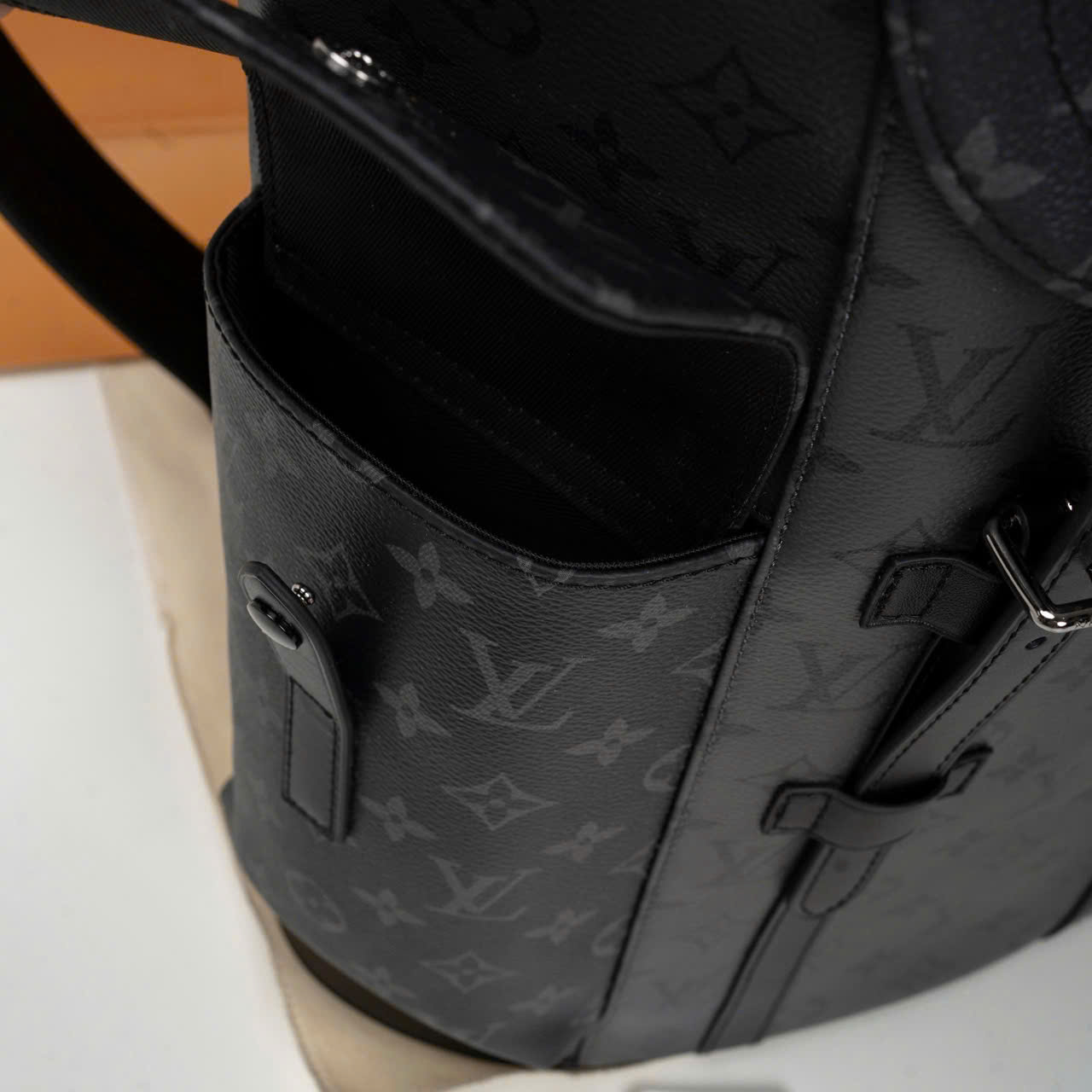 Balo nam LV Christopher PM Monogram Eclipse hoa đen_thumbnail_14