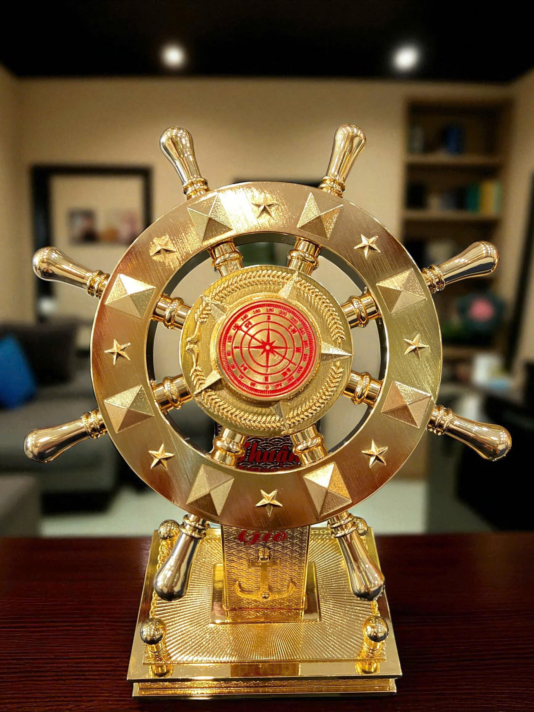 Biểu tượng bánh lái tàu thủy bằng đồng mạ vàng 24k_thumbnail_0