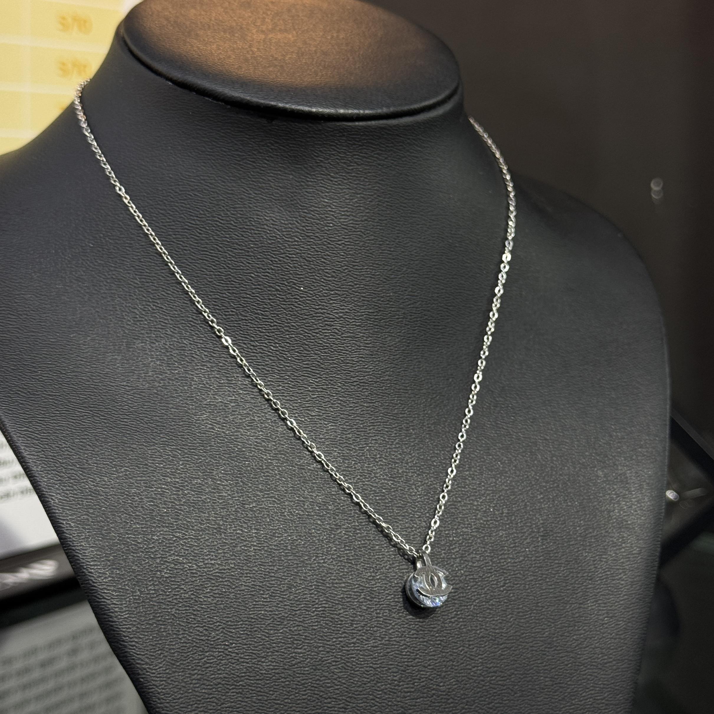 vòng cổ titan bạc kim cương logo chanel nhỏ _thumbnail_3