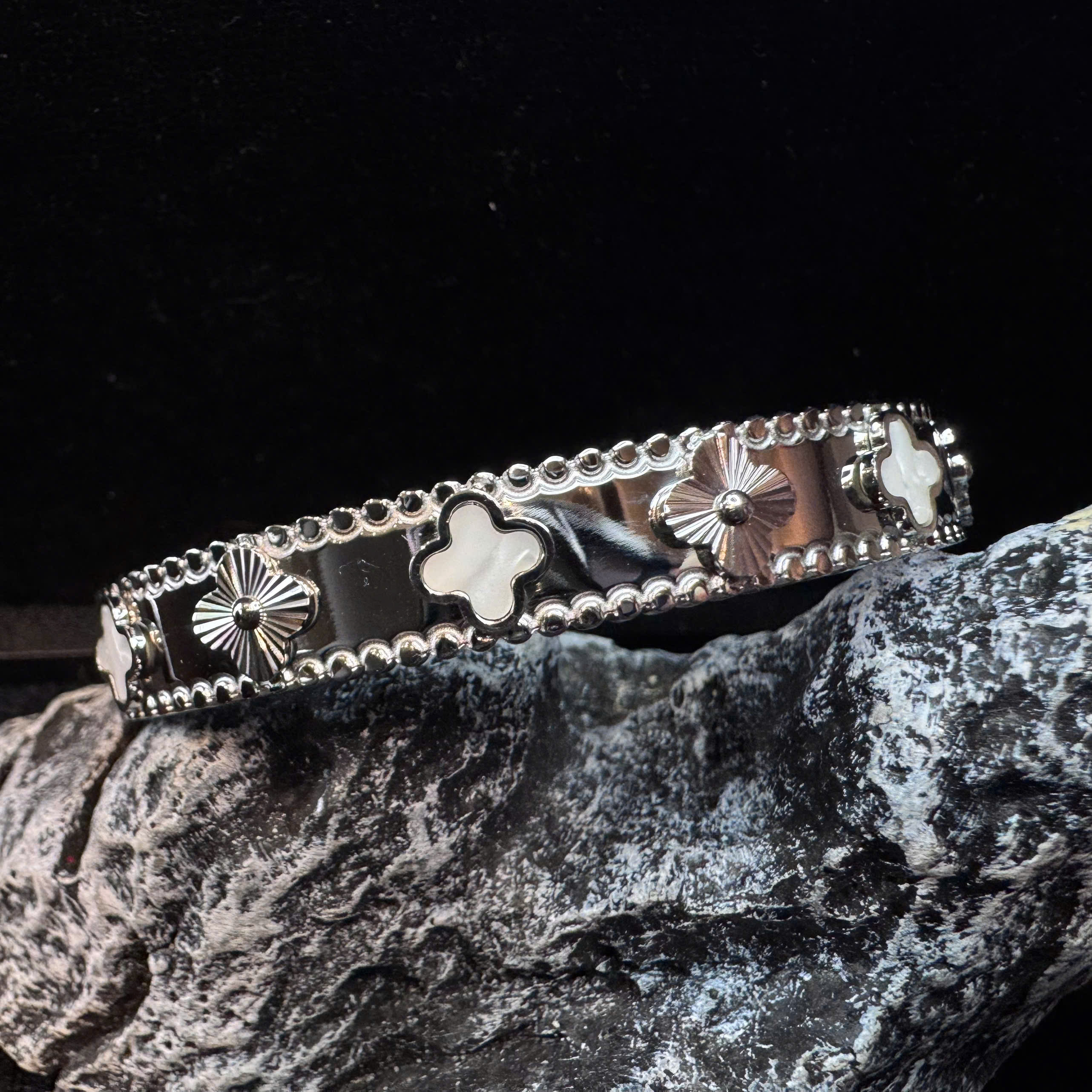 vòng tay titan cuff vca trơn trắng_thumbnail_1