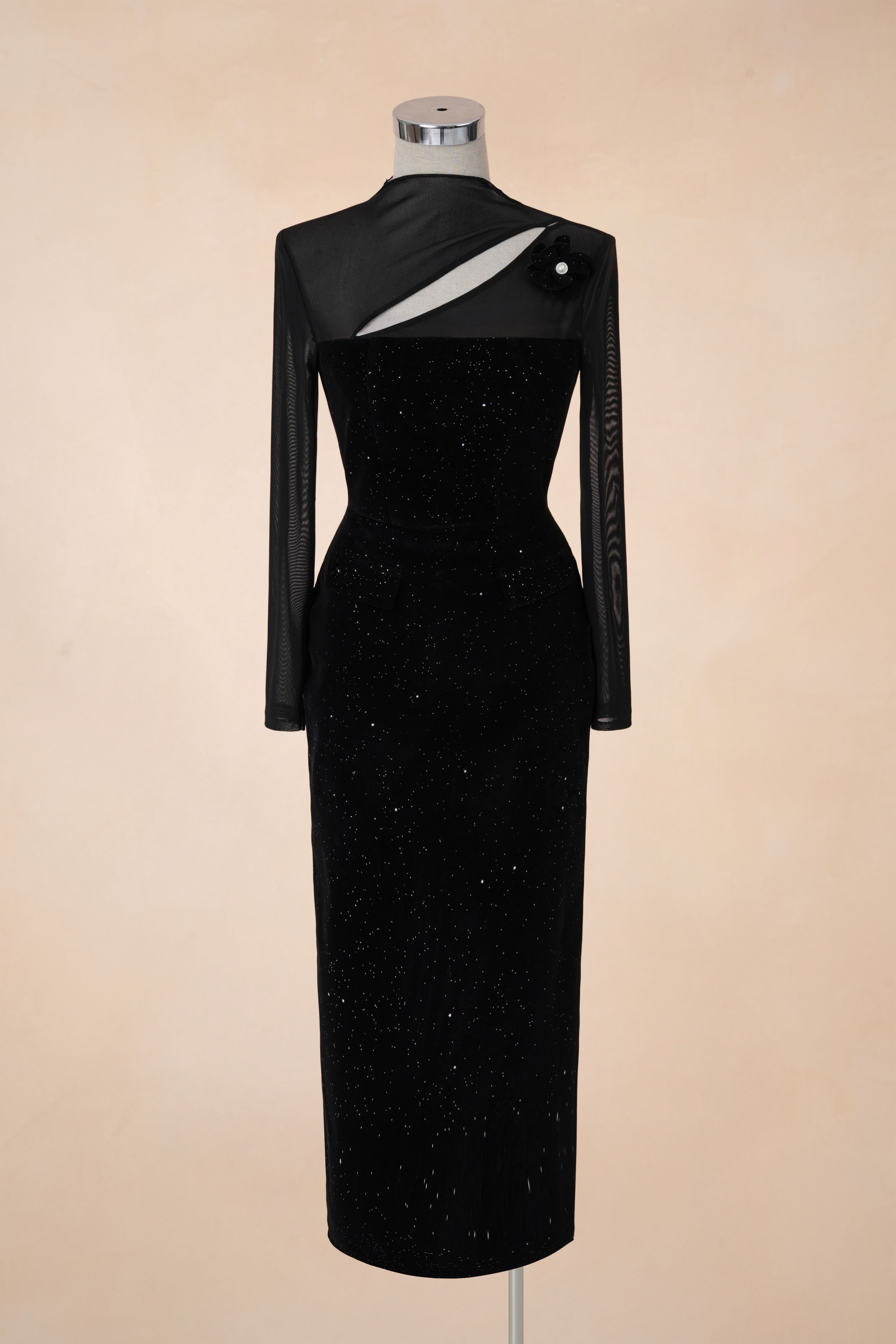 Đầm Bút Chì Khoét Ngực Bling