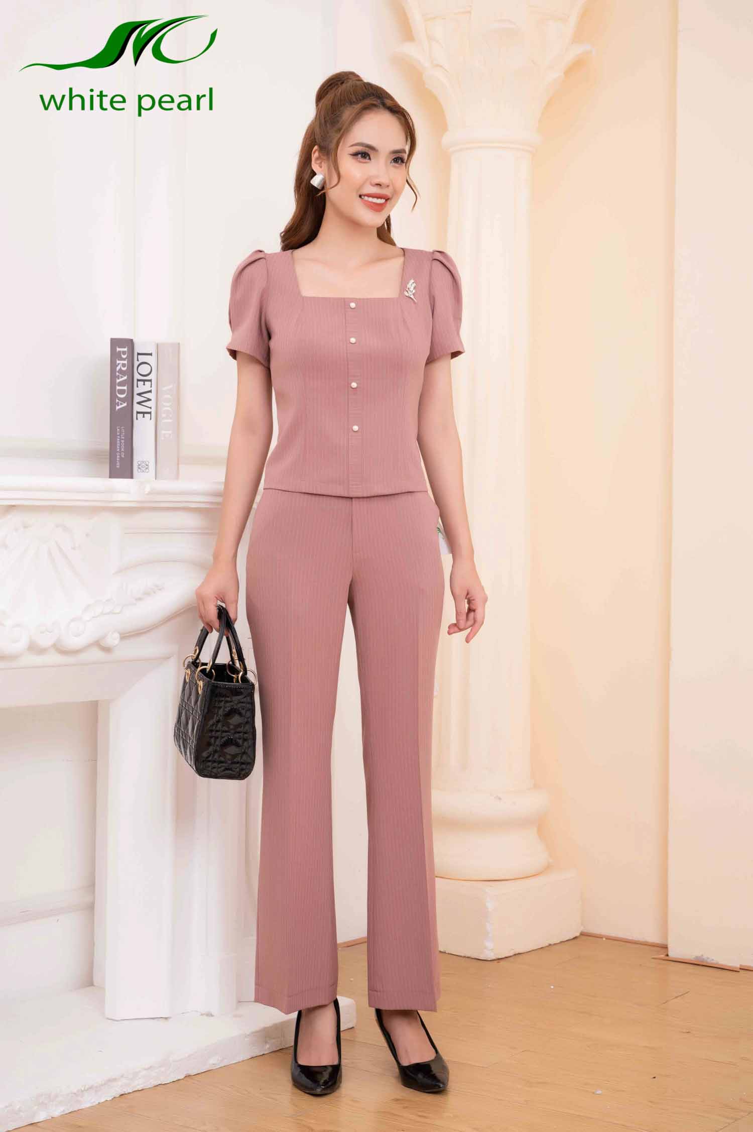 Bộ ký giả cổ vuông kết hợp quần ống loe thời trang công sở cao cấp White Pearl