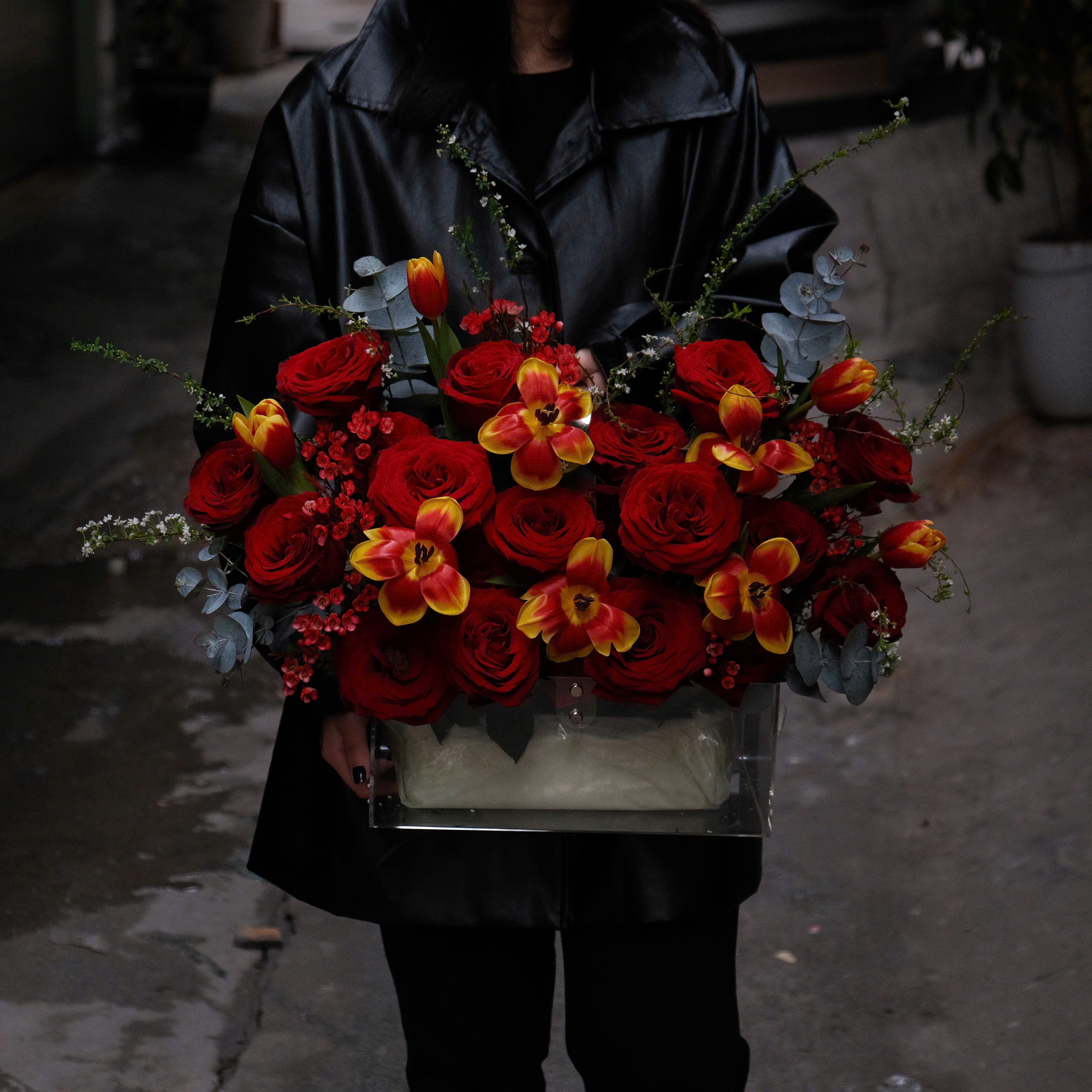 Giỏ Mica hồng đỏ mix tulip - Size L