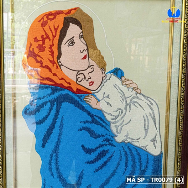 Tranh thêu Đức Mẹ bế Chúa 43x53cm_thumbnail_2