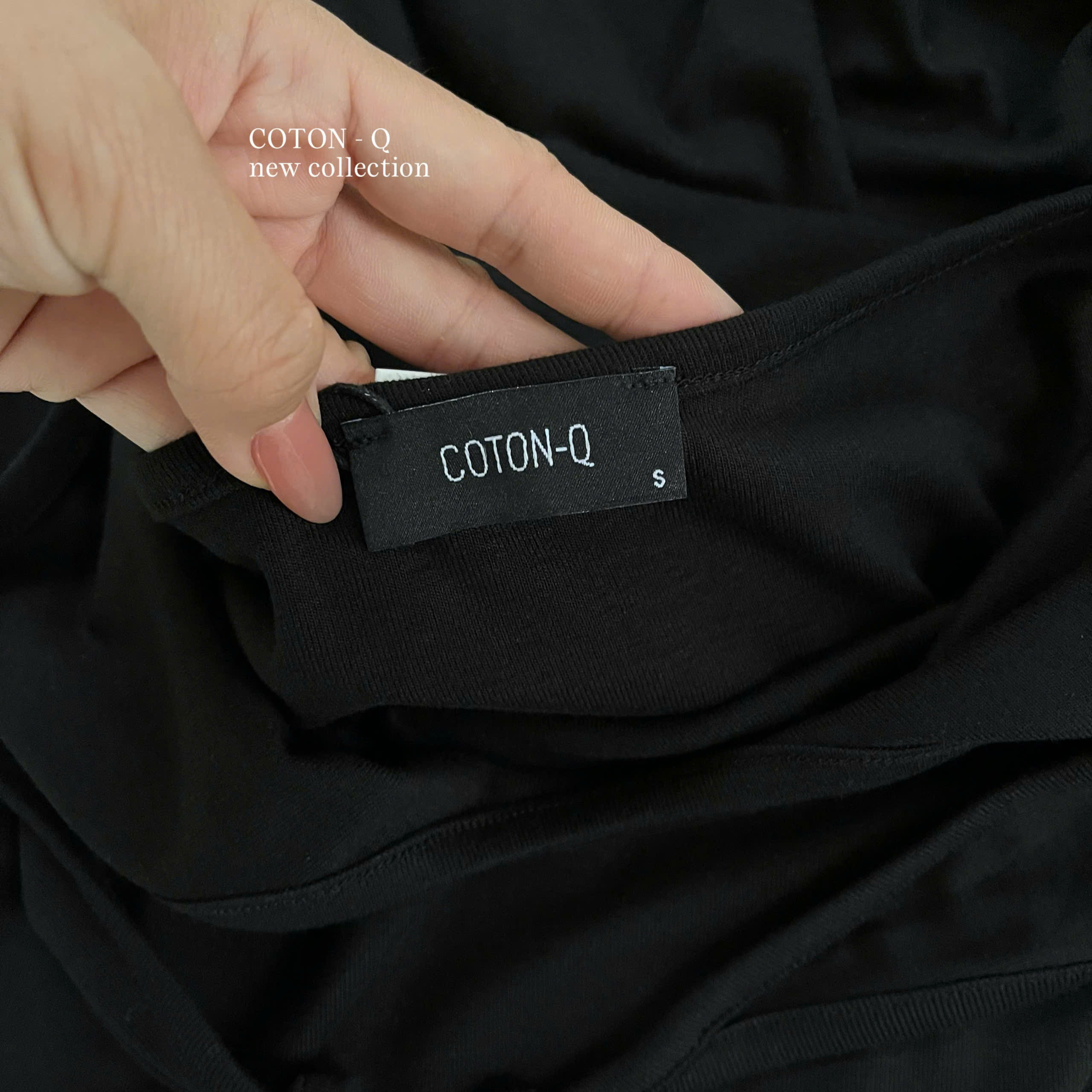 Đầm thun dài cổ yếm đen_thumbnail_3