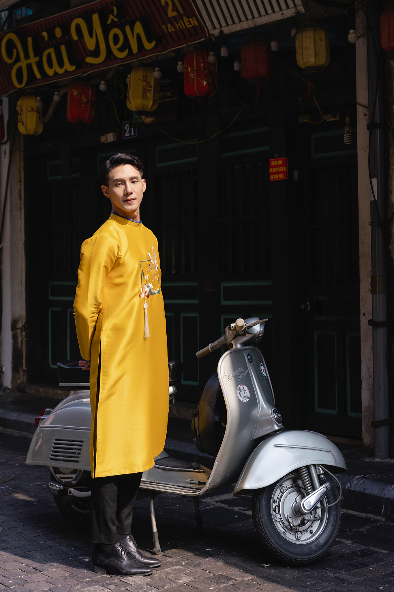 Áo dài bố thêu Sen hạc_thumbnail_0