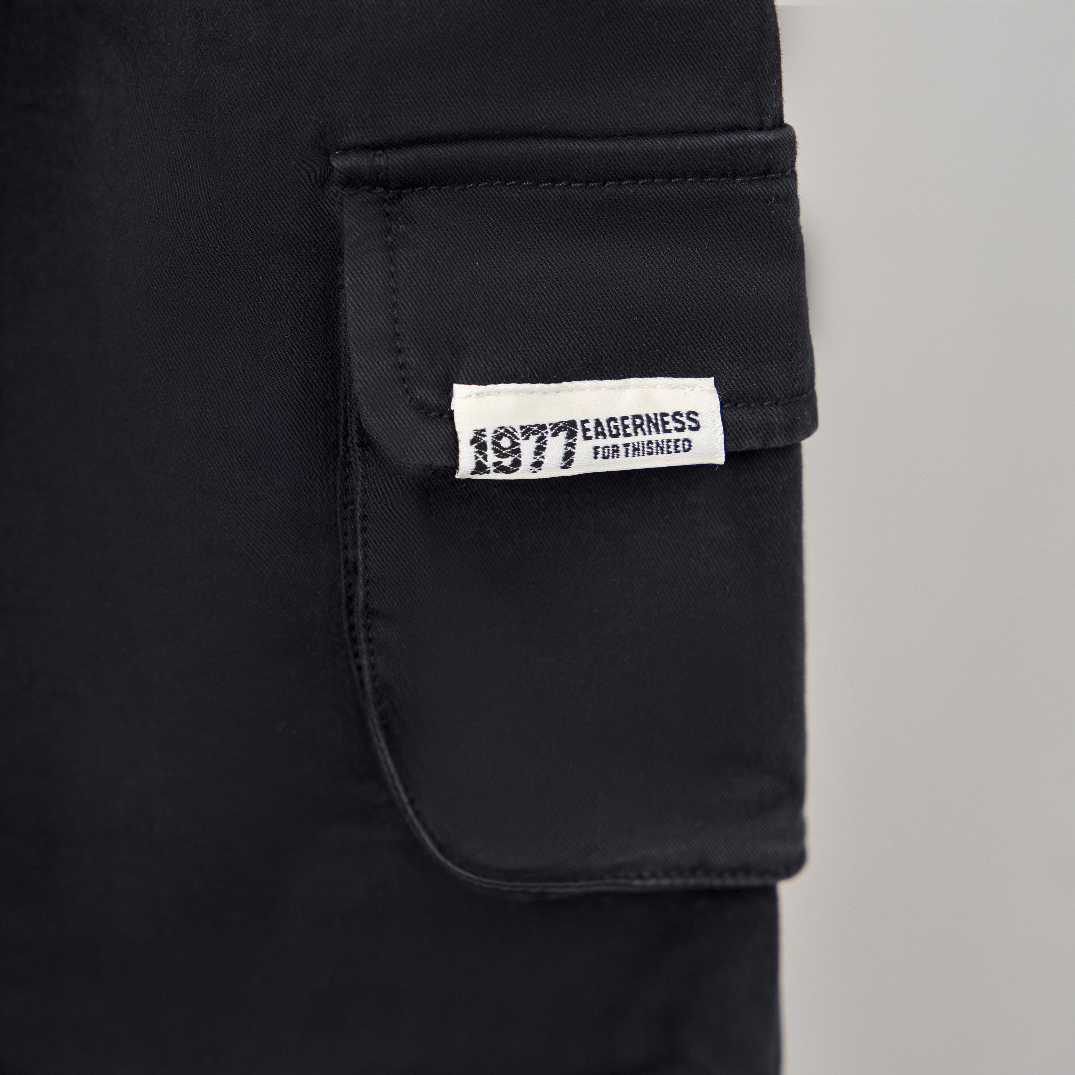 Quần jogger túi hộp phối stick nắp túi_thumbnail_2