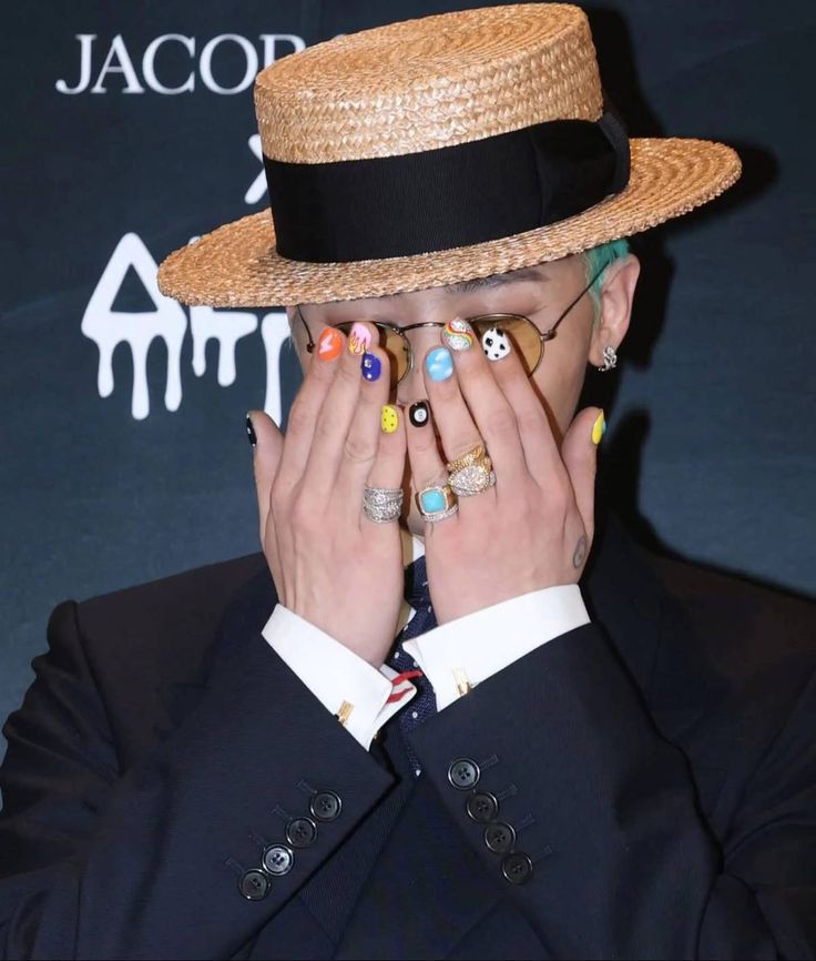 Đàn ông cũng làm nail? Xu hướng đang khiến giới trẻ phát sốt