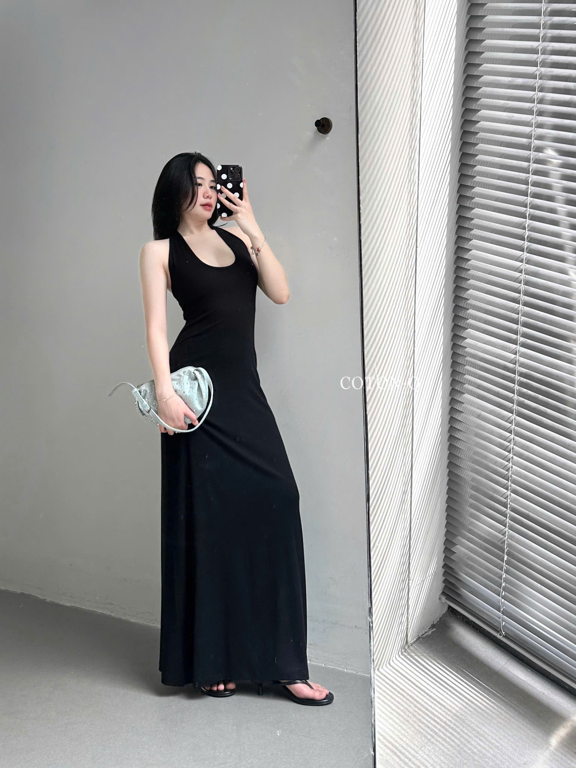 Đầm thun dài cổ yếm đen_thumbnail_4