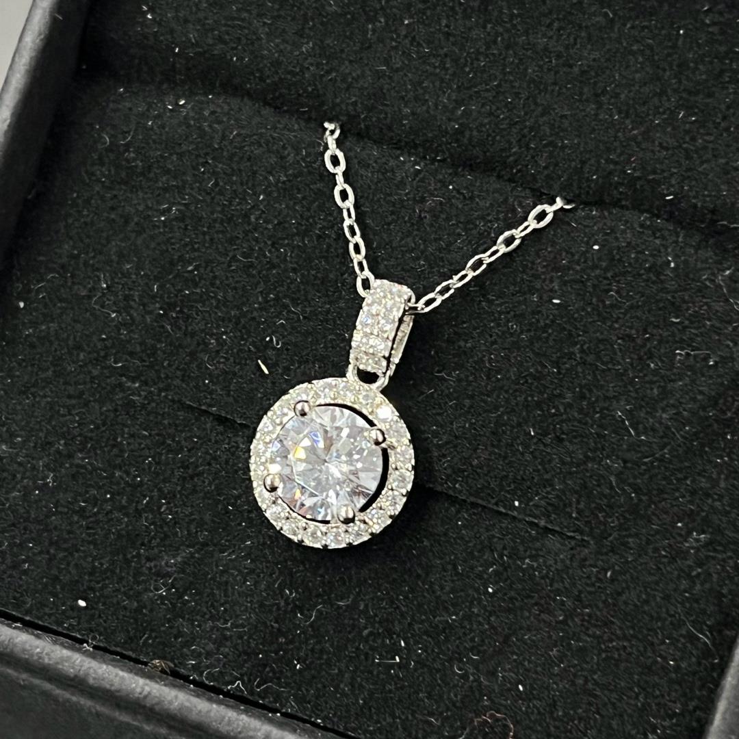 vòng cổ bạc ý xi kim charm kim cương tròn to viền dải đá_thumbnail_2