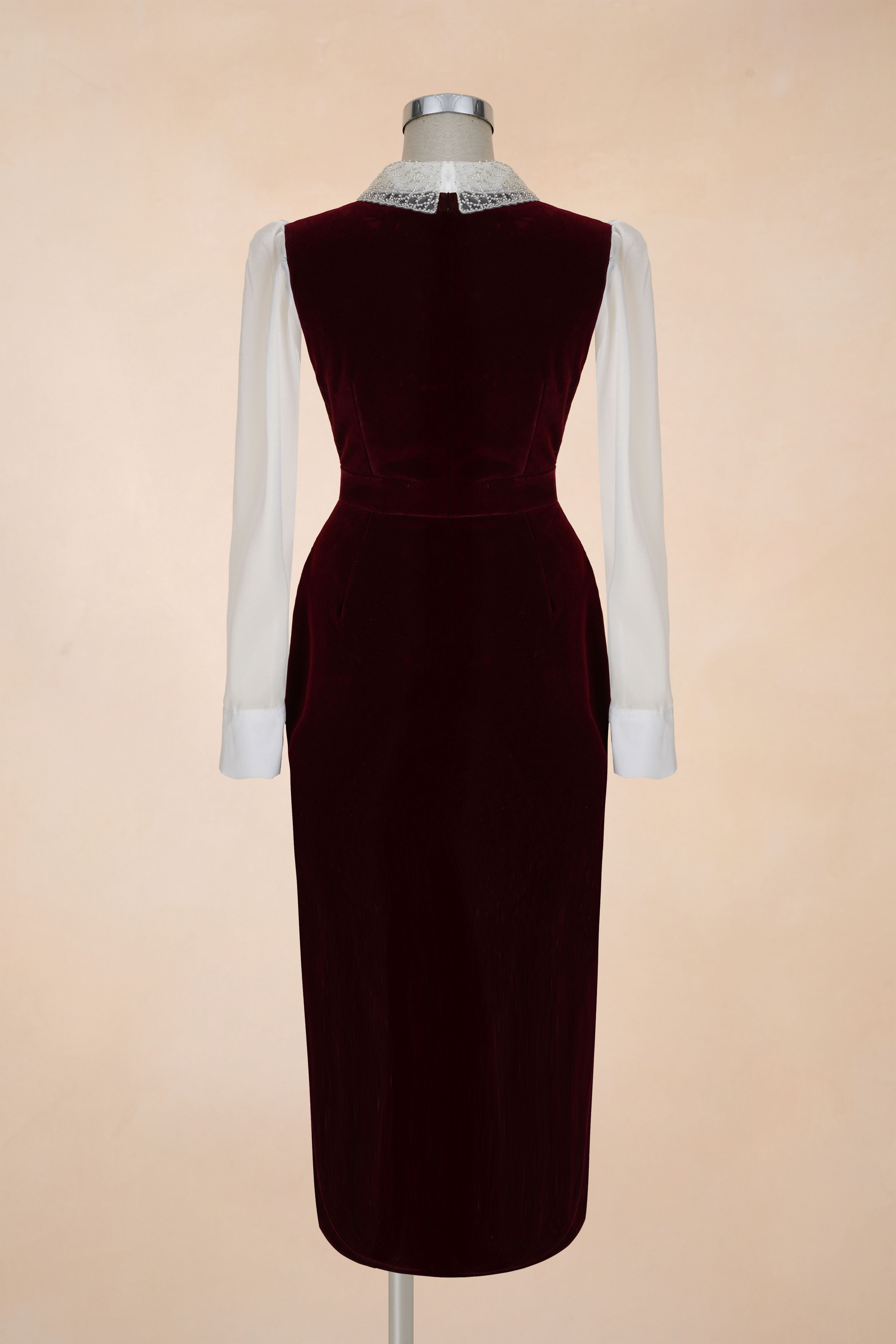 Đầm Bút Chì Nhung Cổ Sen Đính Cườm