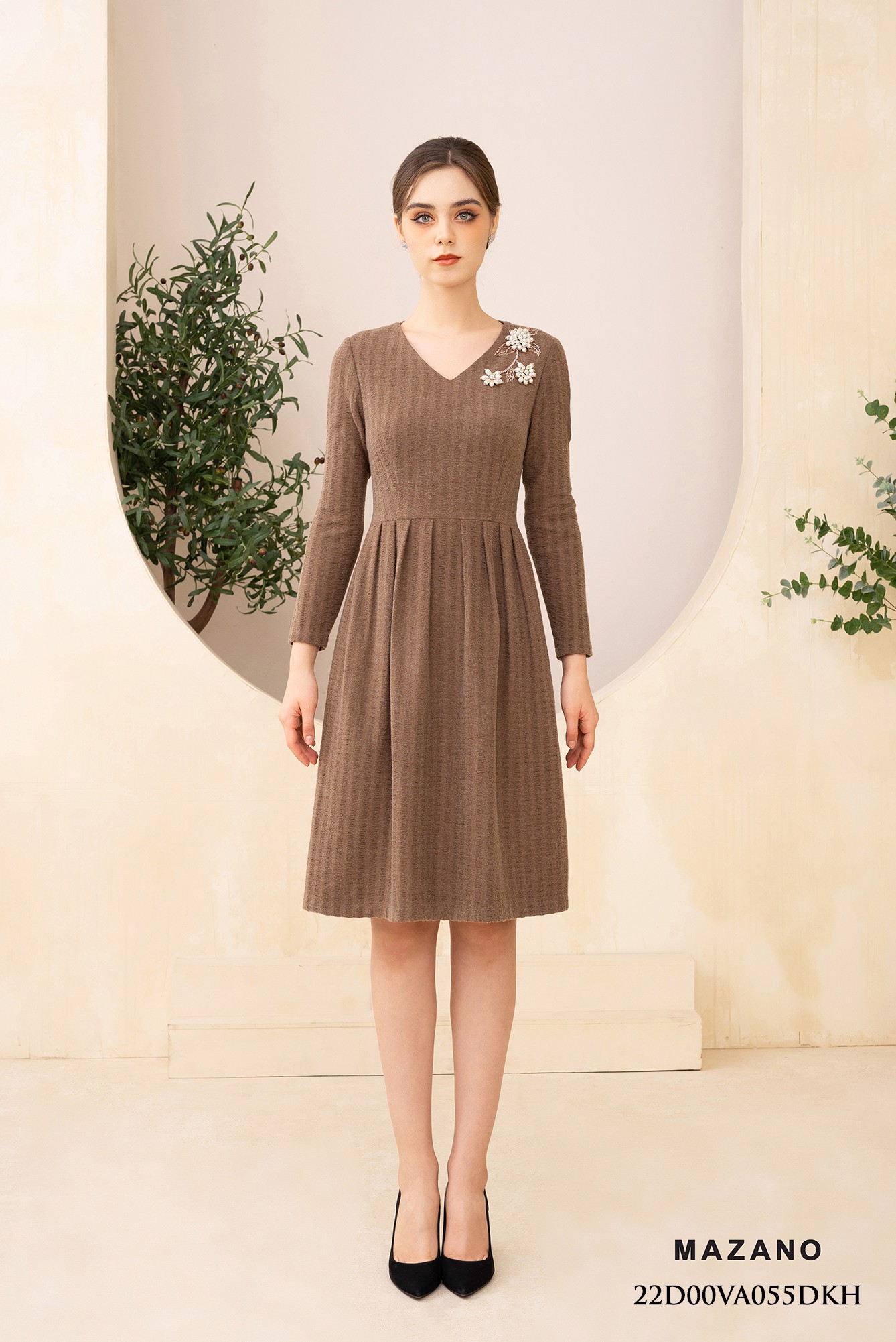 Đầm len thân ôm chân rủ xếp ly cổ đính đá_thumbnail_3