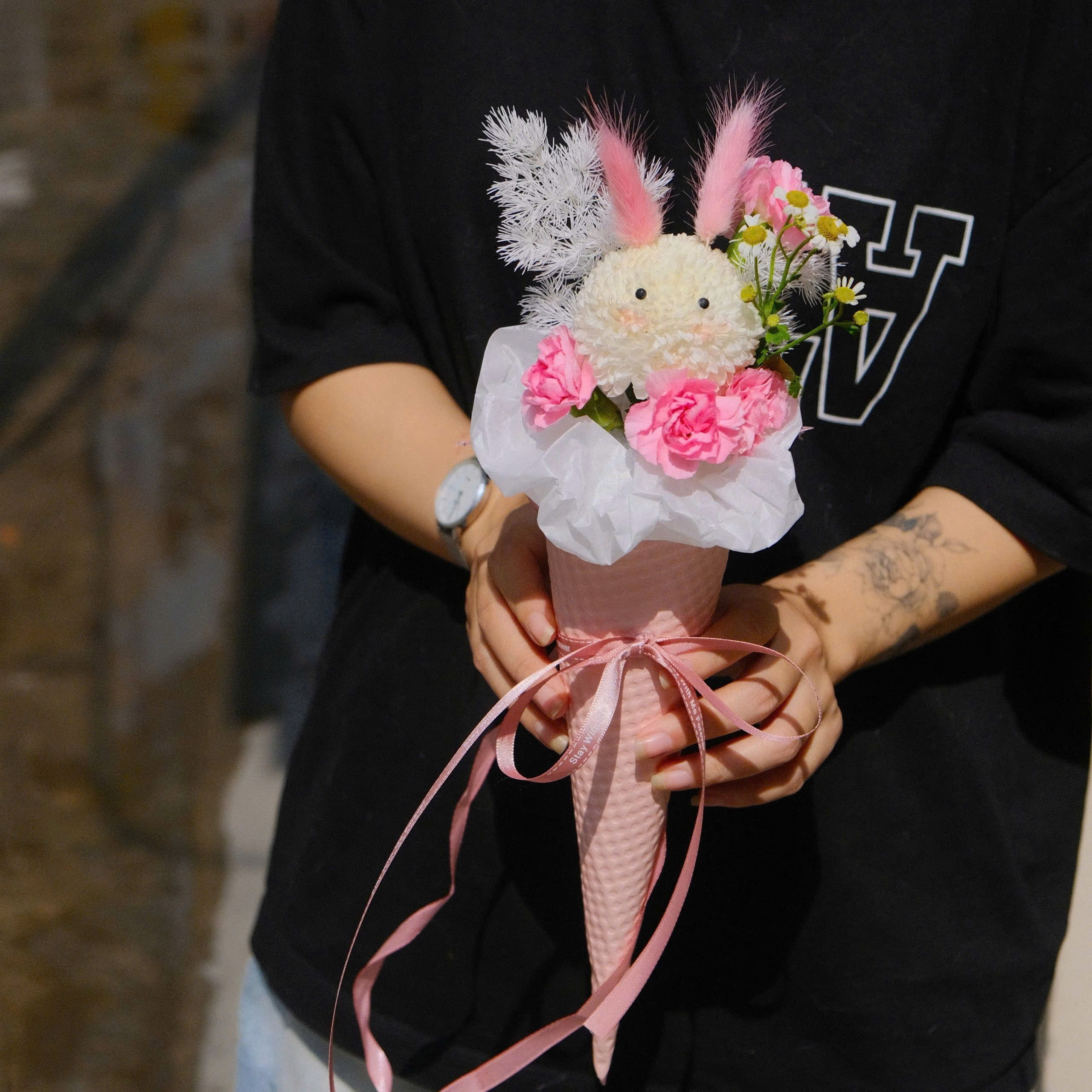 Bó hoa ốc quế Thỏ hồng Mini