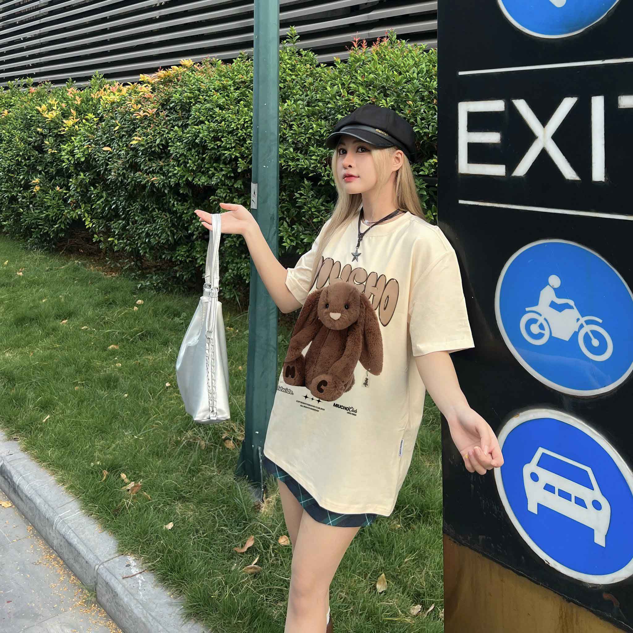 Áo thun thỏ Bunny form rộng local brand ATD1253 Miucho tay ngắn cổ tròn in mix_thumbnail_3