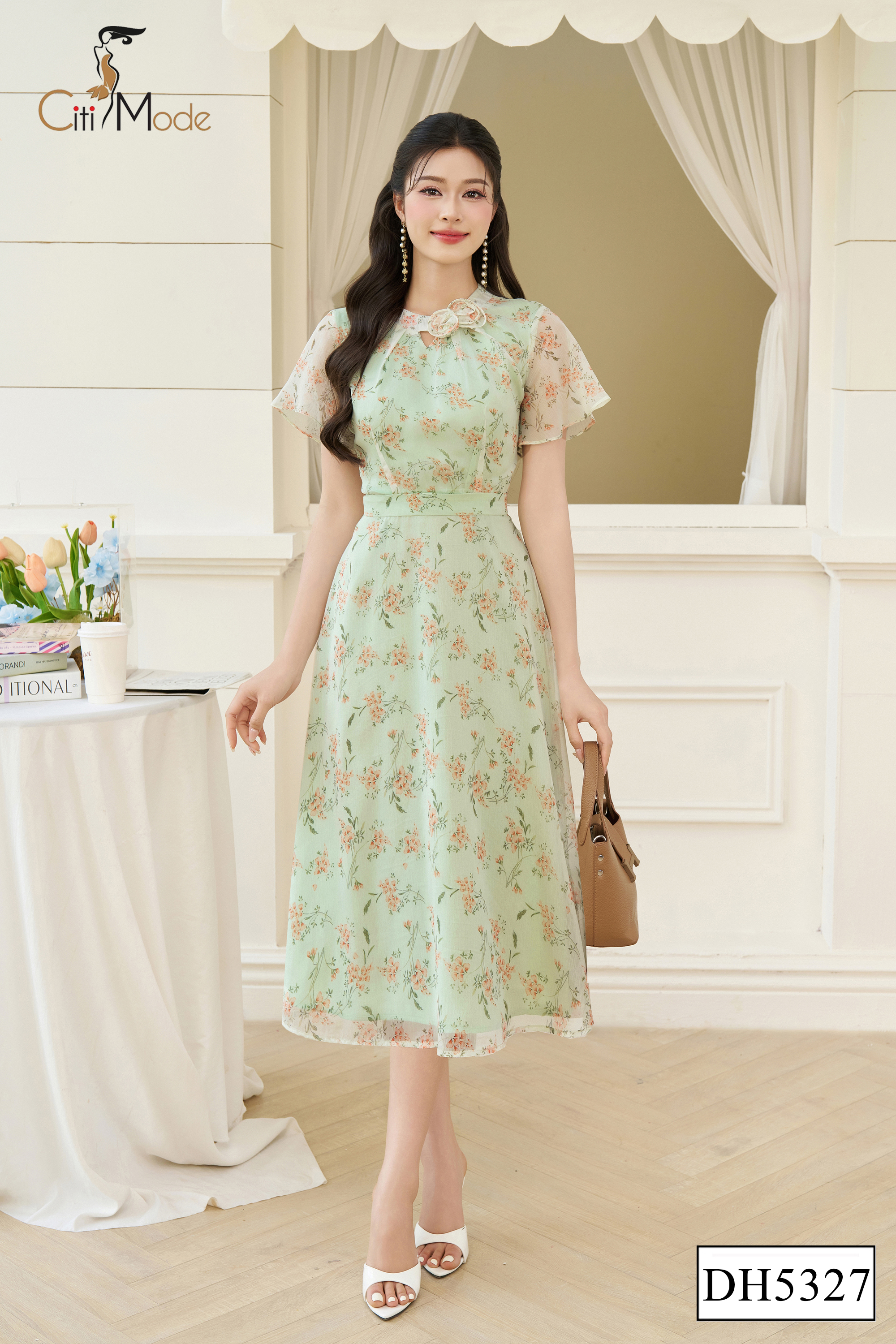 Đầm xoè hoa xanh cổ giọt lệ đính hoa_thumbnail_3