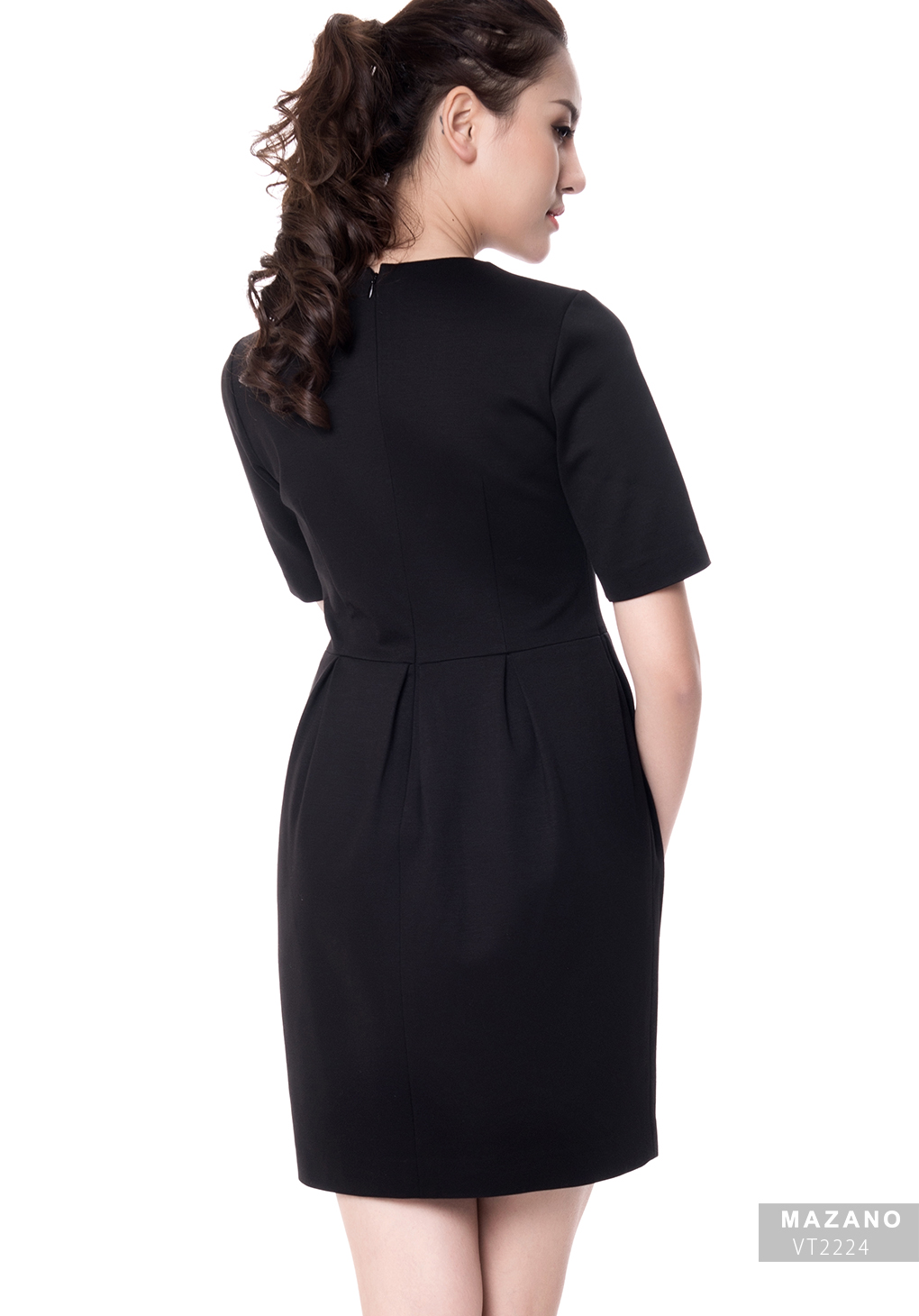 Đầm đen xòe khoét cổ_thumbnail_2