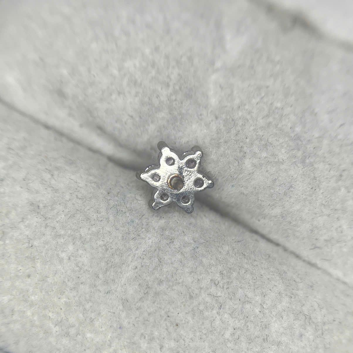 Charm cấy thép hình bông hoa._thumbnail_2