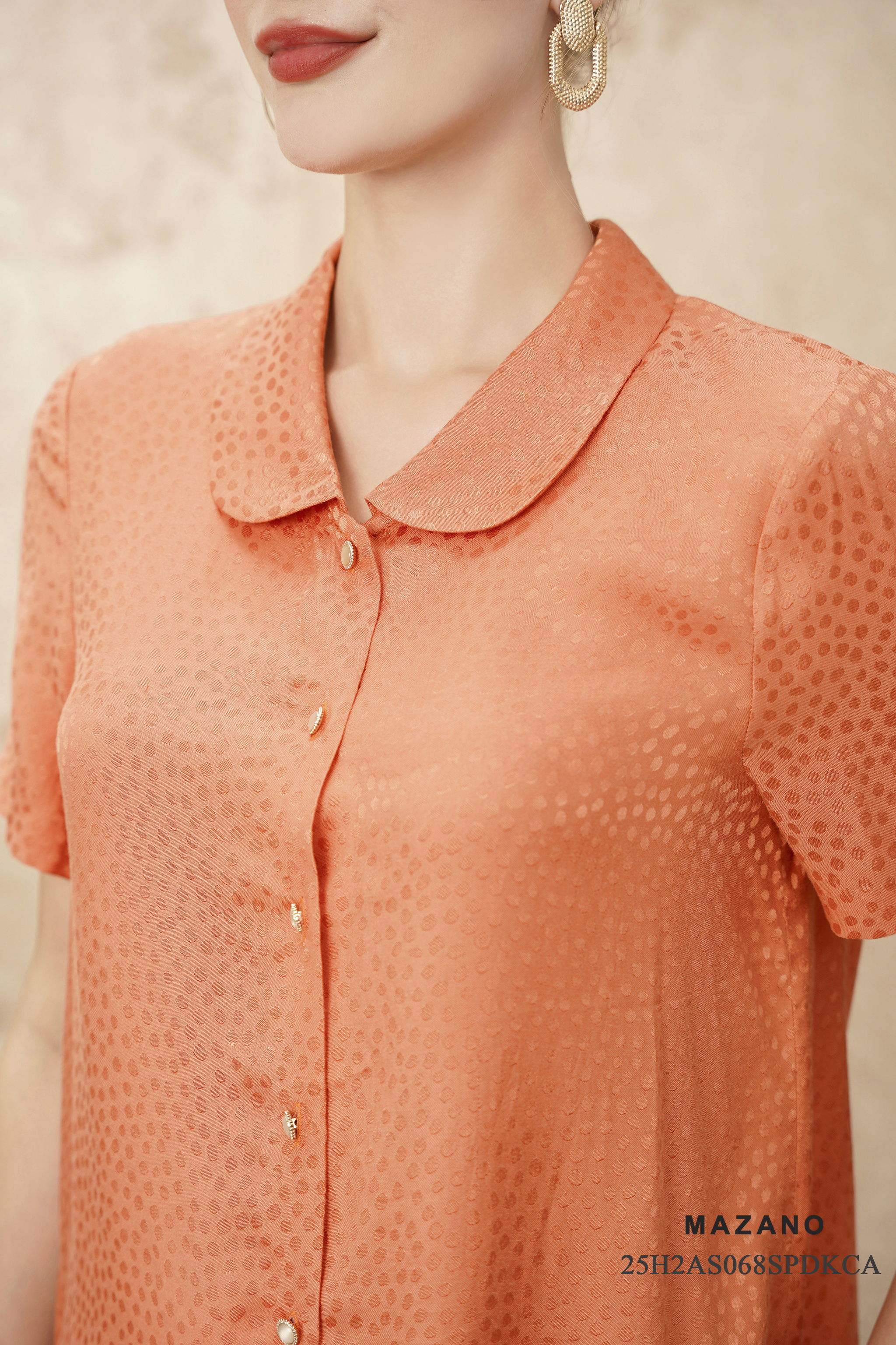 Áo sơmi Suông Vải cotton mặt lụa Họa tiết chấm bi cách điệu Cổ sen Tay ngắn Dài dưới eo_thumbnail_3