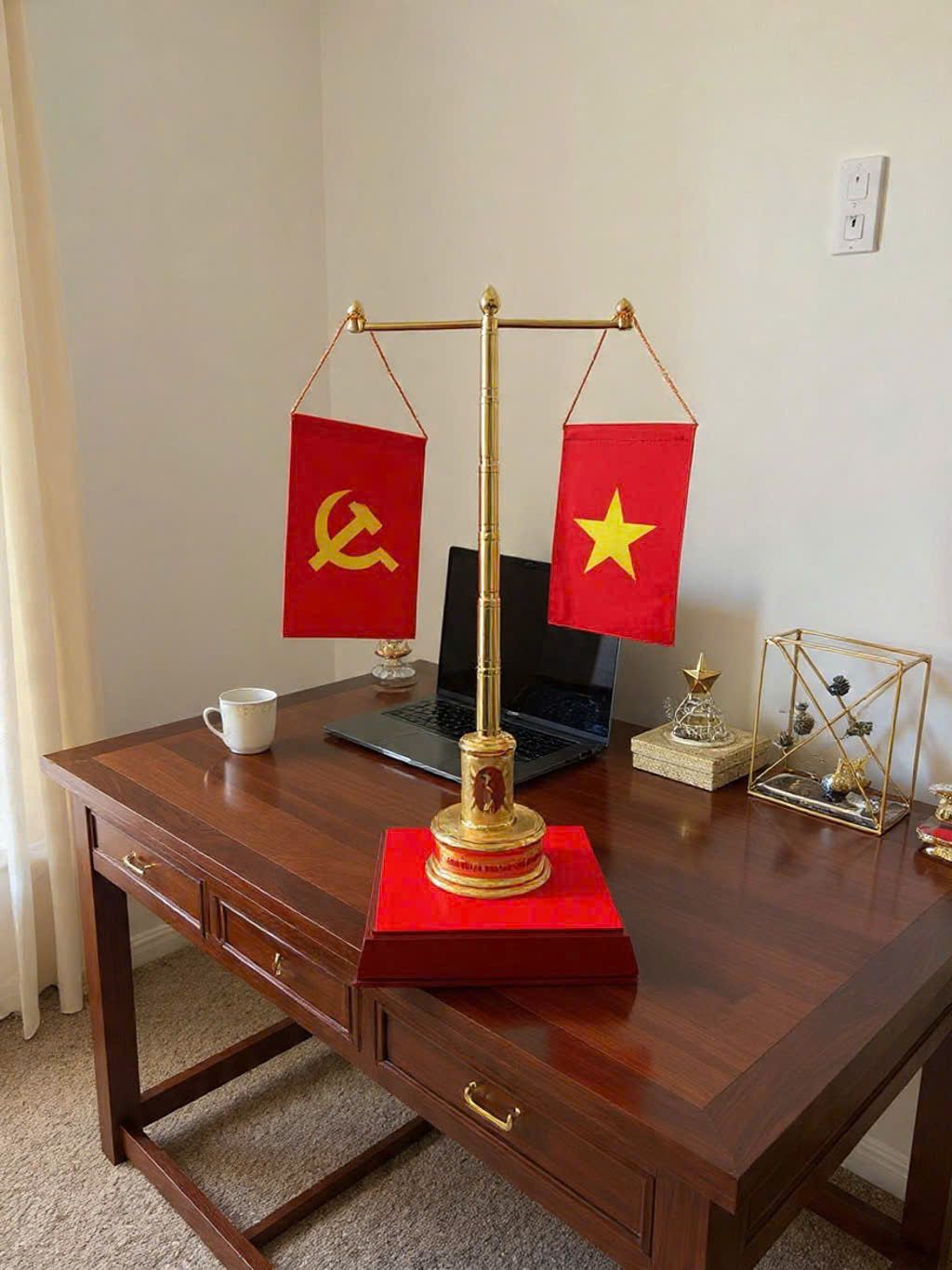 Cột cờ để bàn làm việc mạ vàng 24k_thumbnail_0