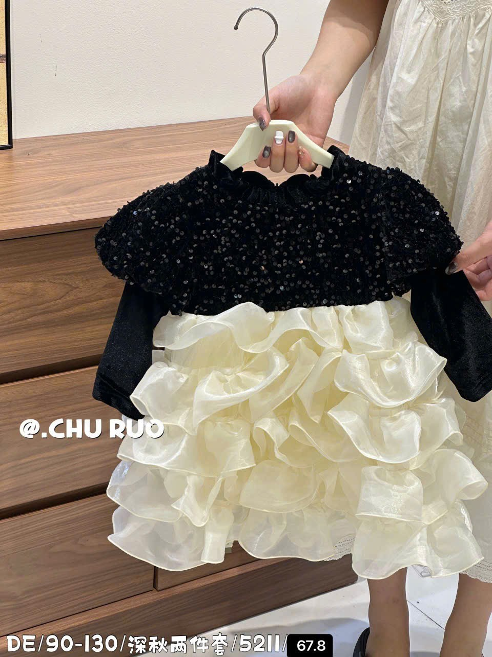 (V70) Váy dạ đen nhung đính cườm