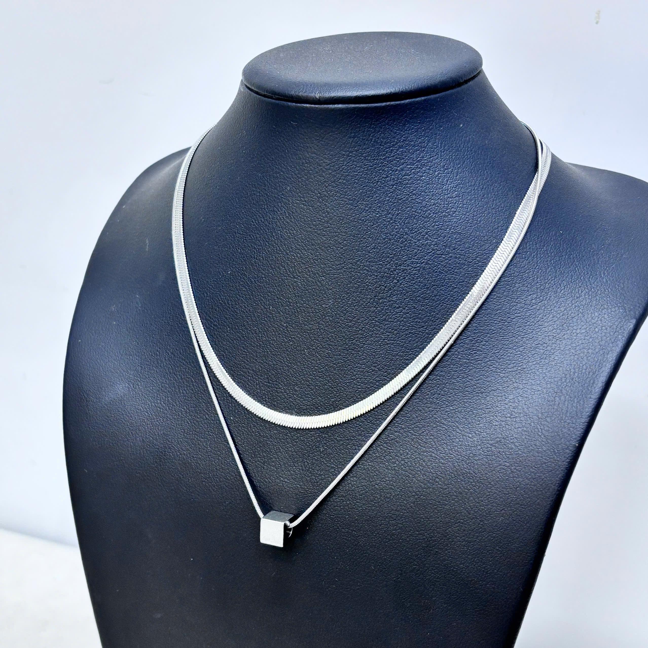 vòng cổ titan hai lớp charm mặt khối hình vuông dài 43cm_thumbnail_3