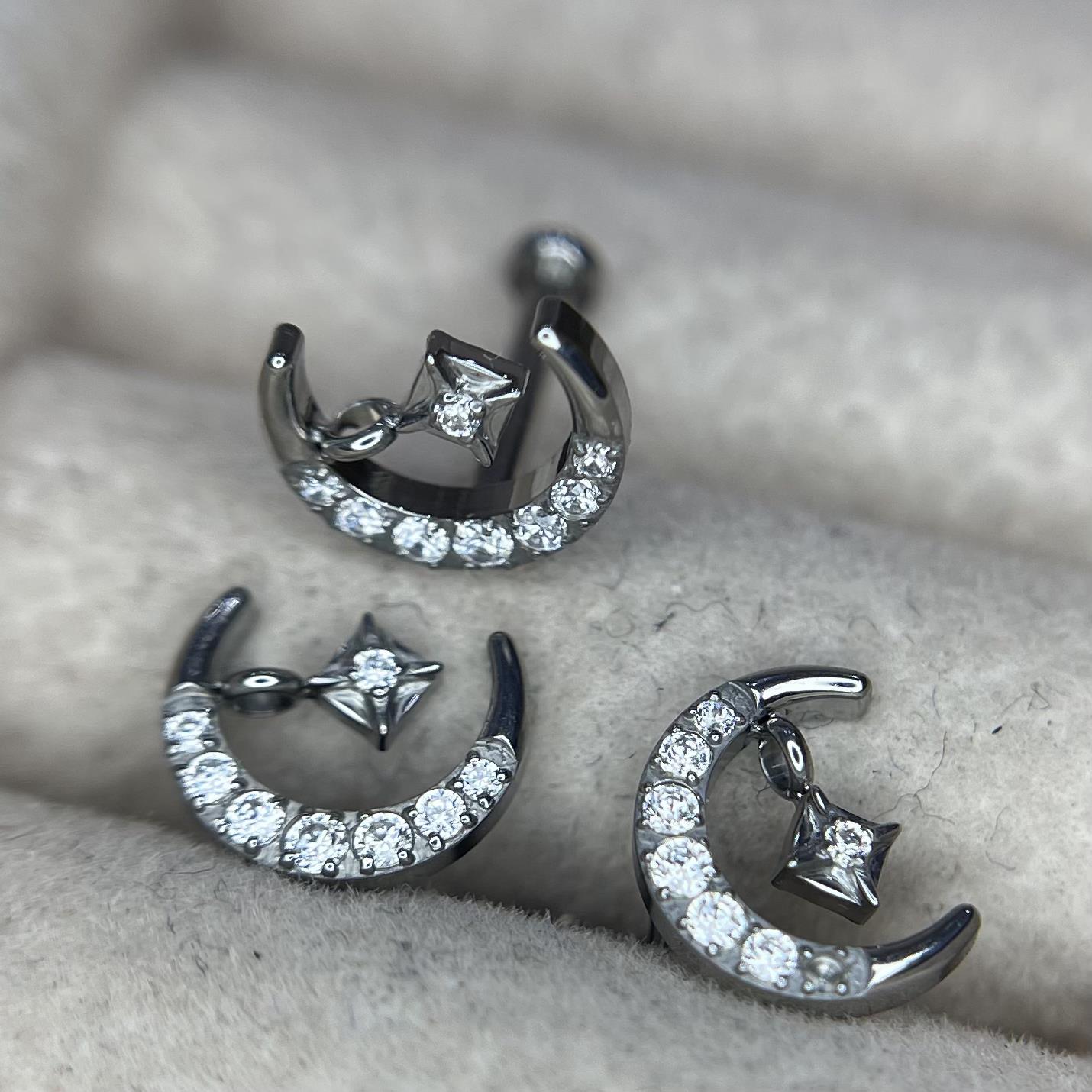 khuyên kiểu titan mặt trăng ngôi sao