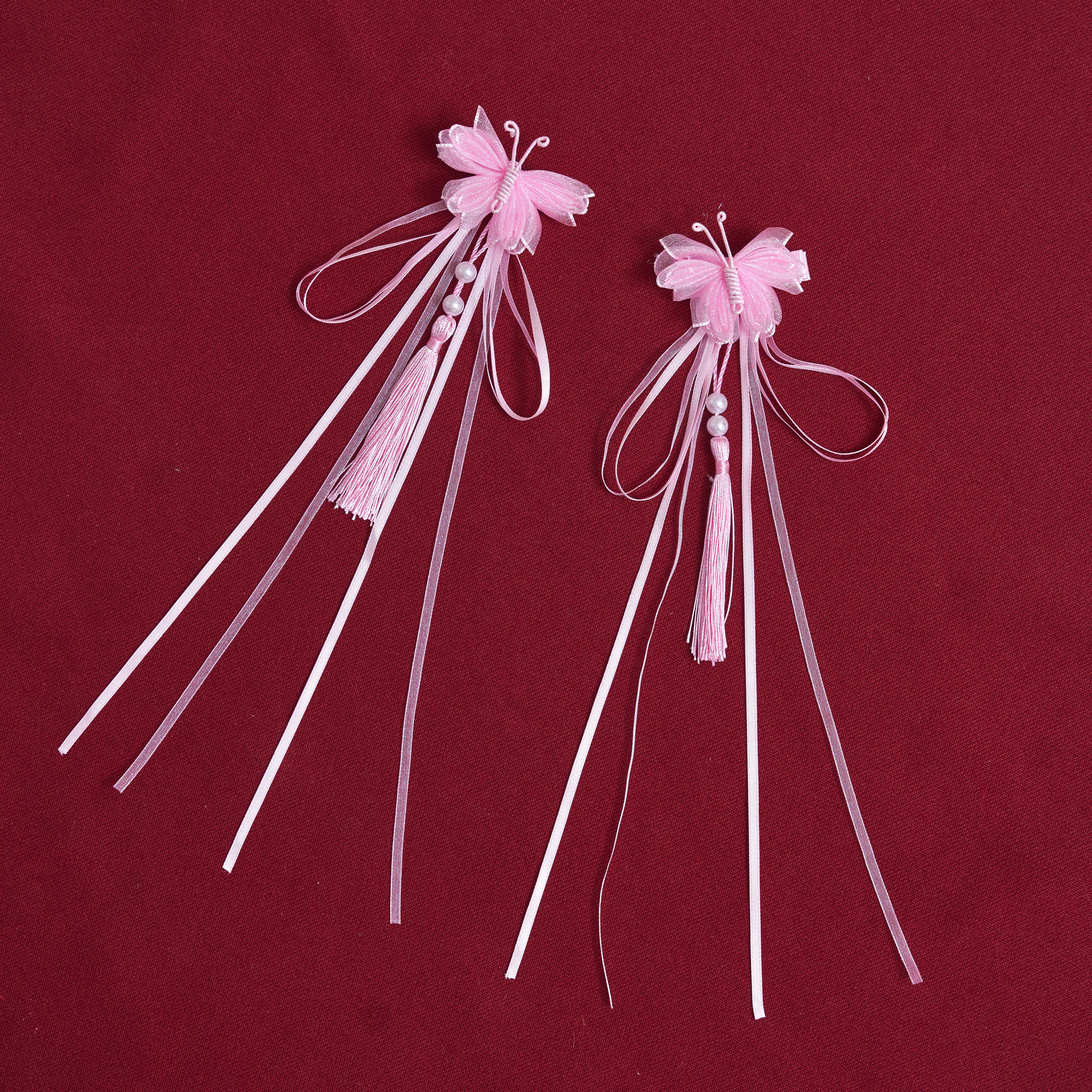 Kẹp bướm tua rua