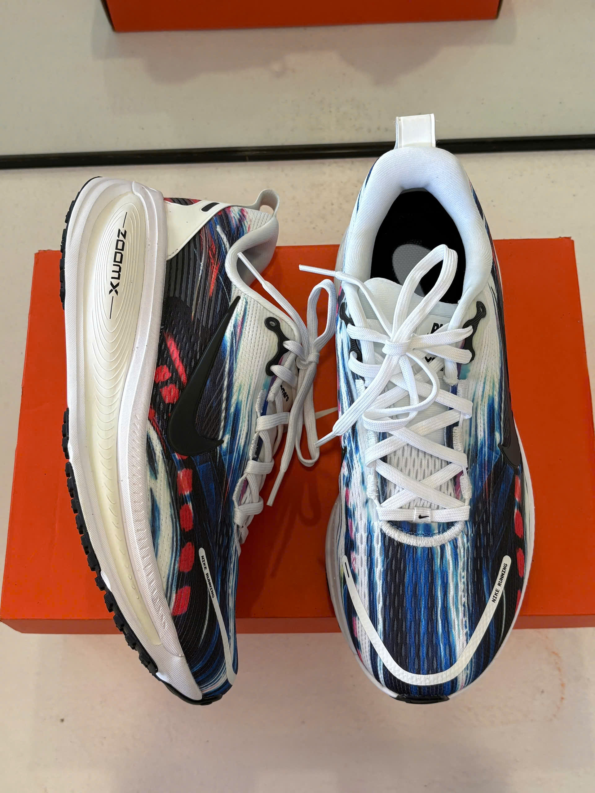 Nike Vomero 18 SE IB8164-999