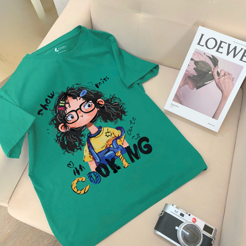 Áo thun nữ dáng rộng in hình Cô gái tóc xù Cooking chất liệu thun cotton - Loza RT8263_thumbnail_0