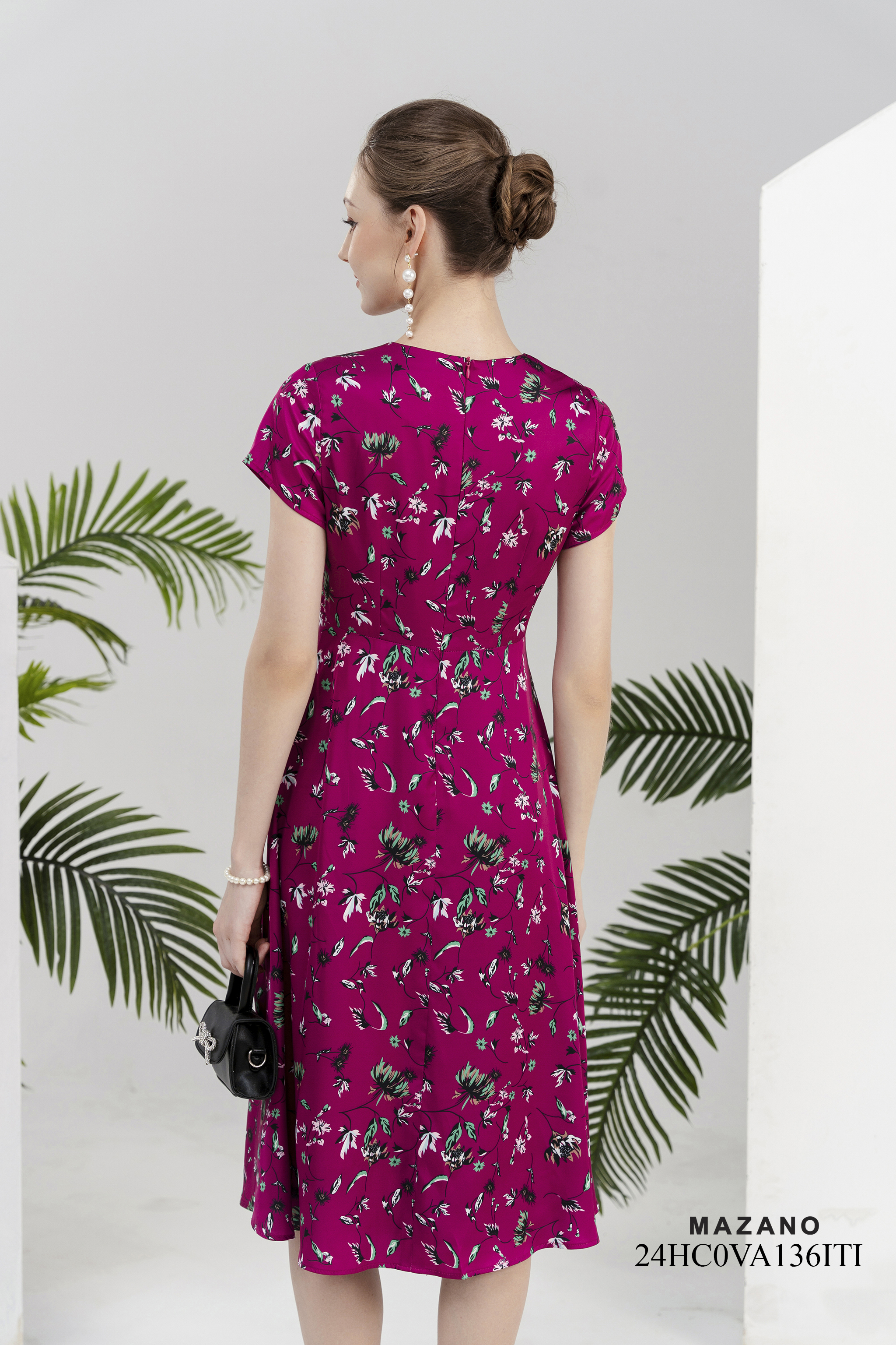 Váy Đầm Ôm Vải lụa mỏng Hoạ tiết hoa cách điệu Cổ tròn Tay ngắn Dài đến bắp chân_thumbnail_4