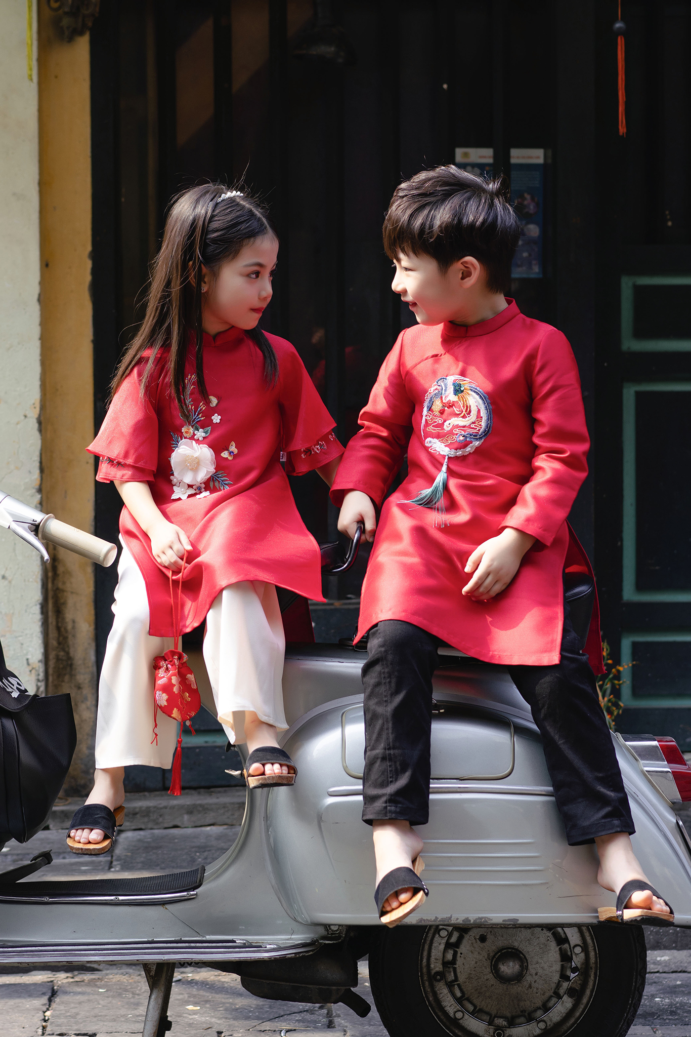 Áo dài bé thêu phượng_thumbnail_0