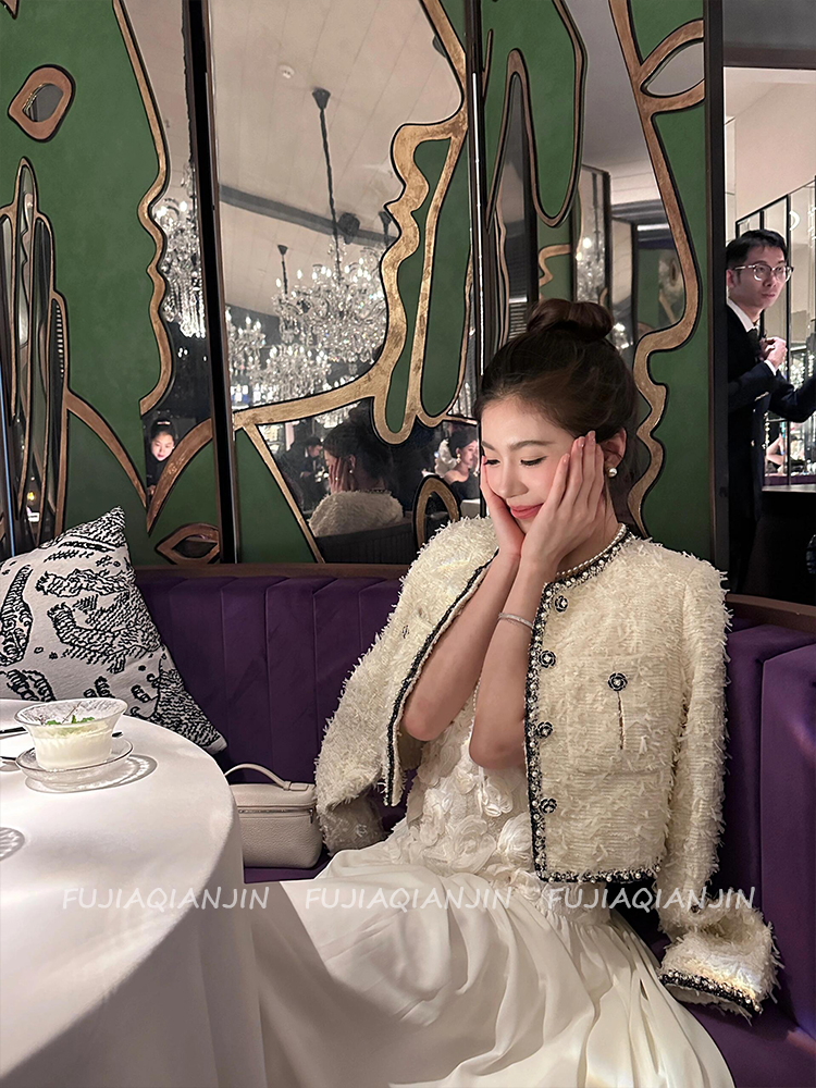 Áo Khoác Tweed Sang Trọng Nữ Tính