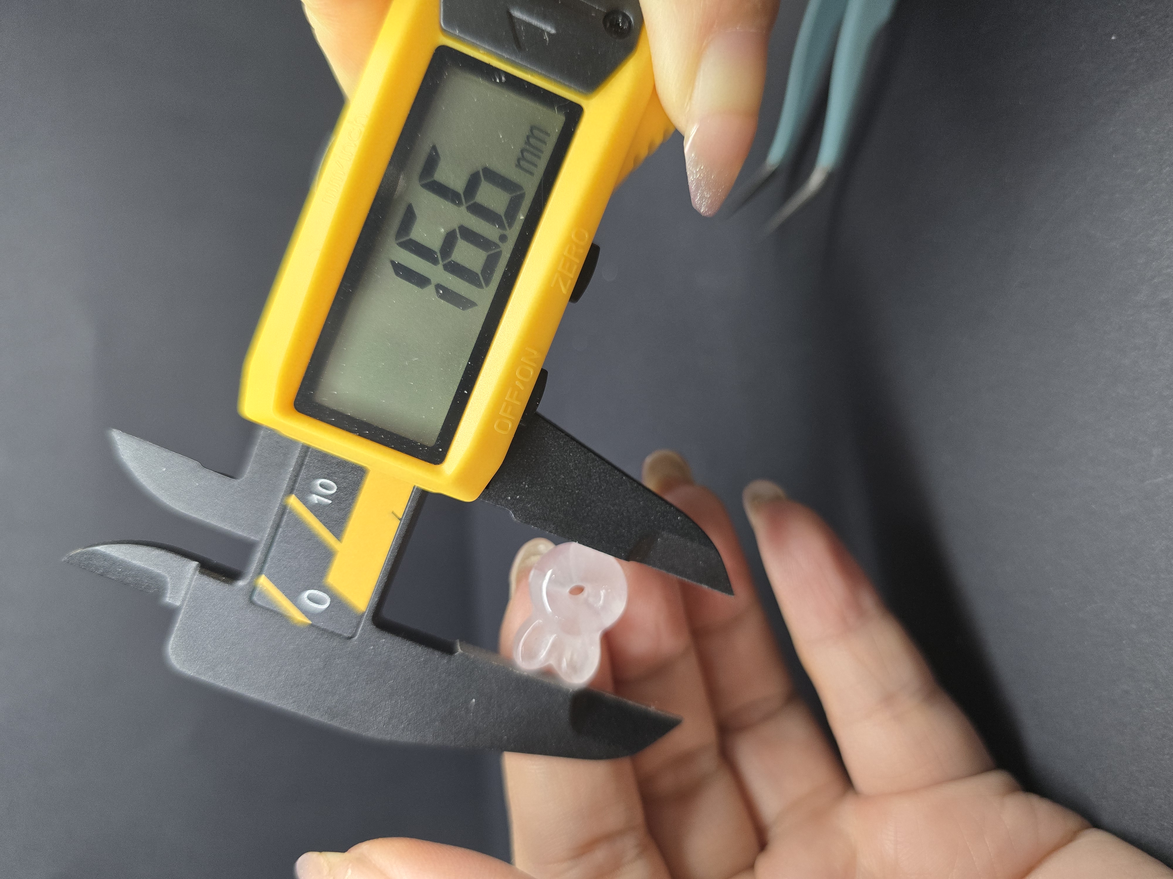 Charm Hạt Lẻ Thạch Anh Hồng - Thỏ (Đã Xỏ Lỗ - Bán Lẻ 1 Viên)_thumbnail_3