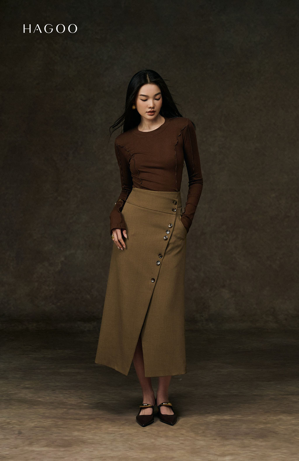 Chân váy vạt lệch khuy trang trí HAGOO