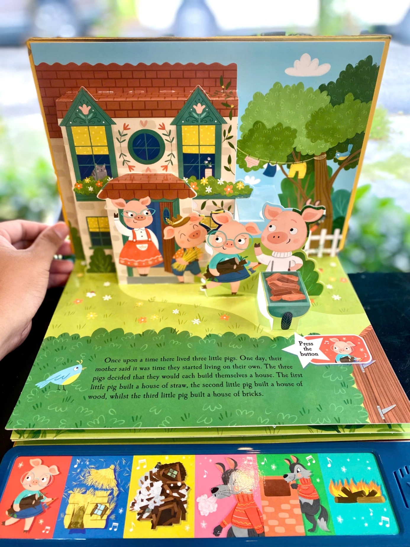 FAIRYTALES POP-UP SOUND BOOK: THREE LITTLE PIGS (North Parade)_thumbnail_4