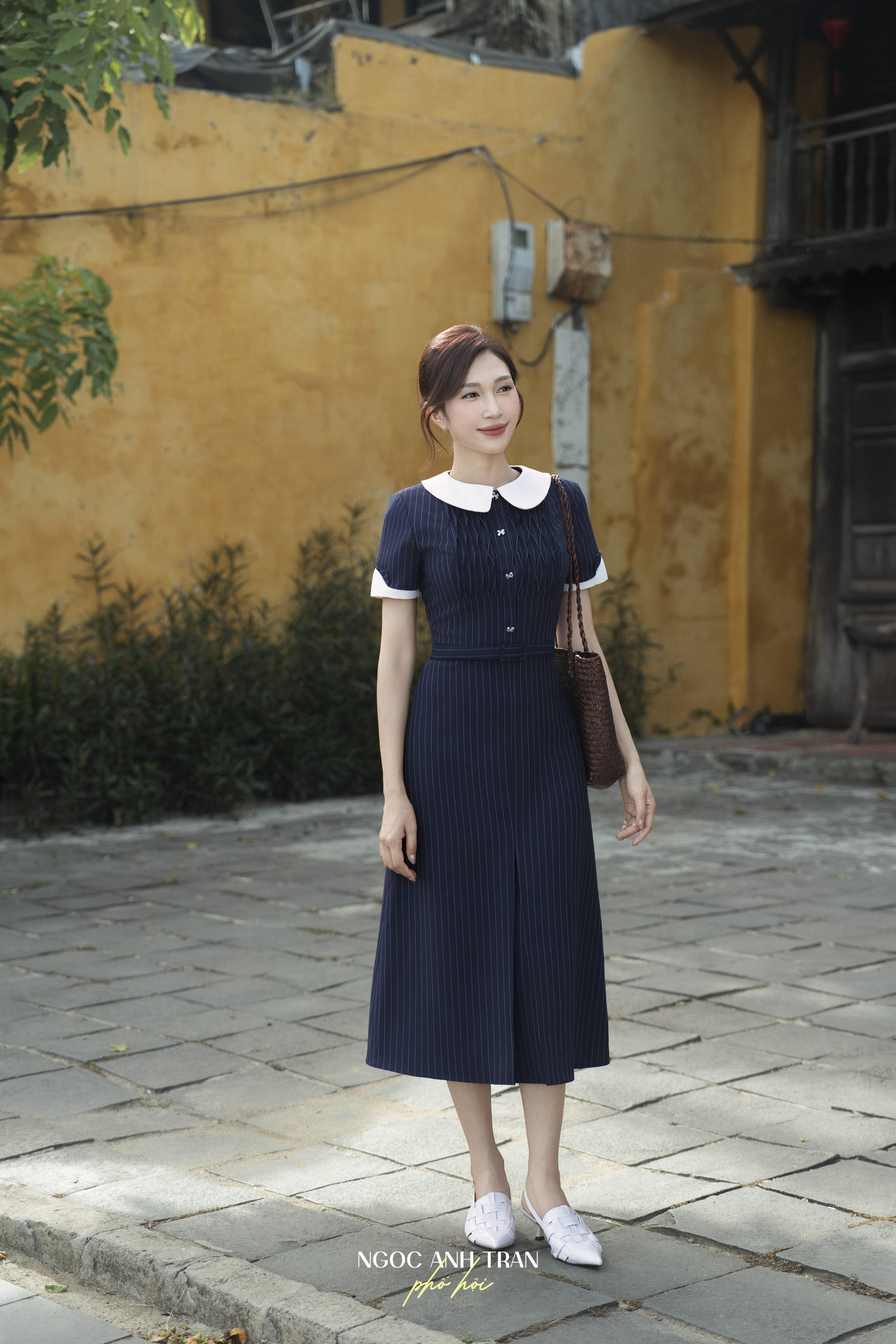 D133 - Váy kẻ xanh cổ sen trắng Hội An