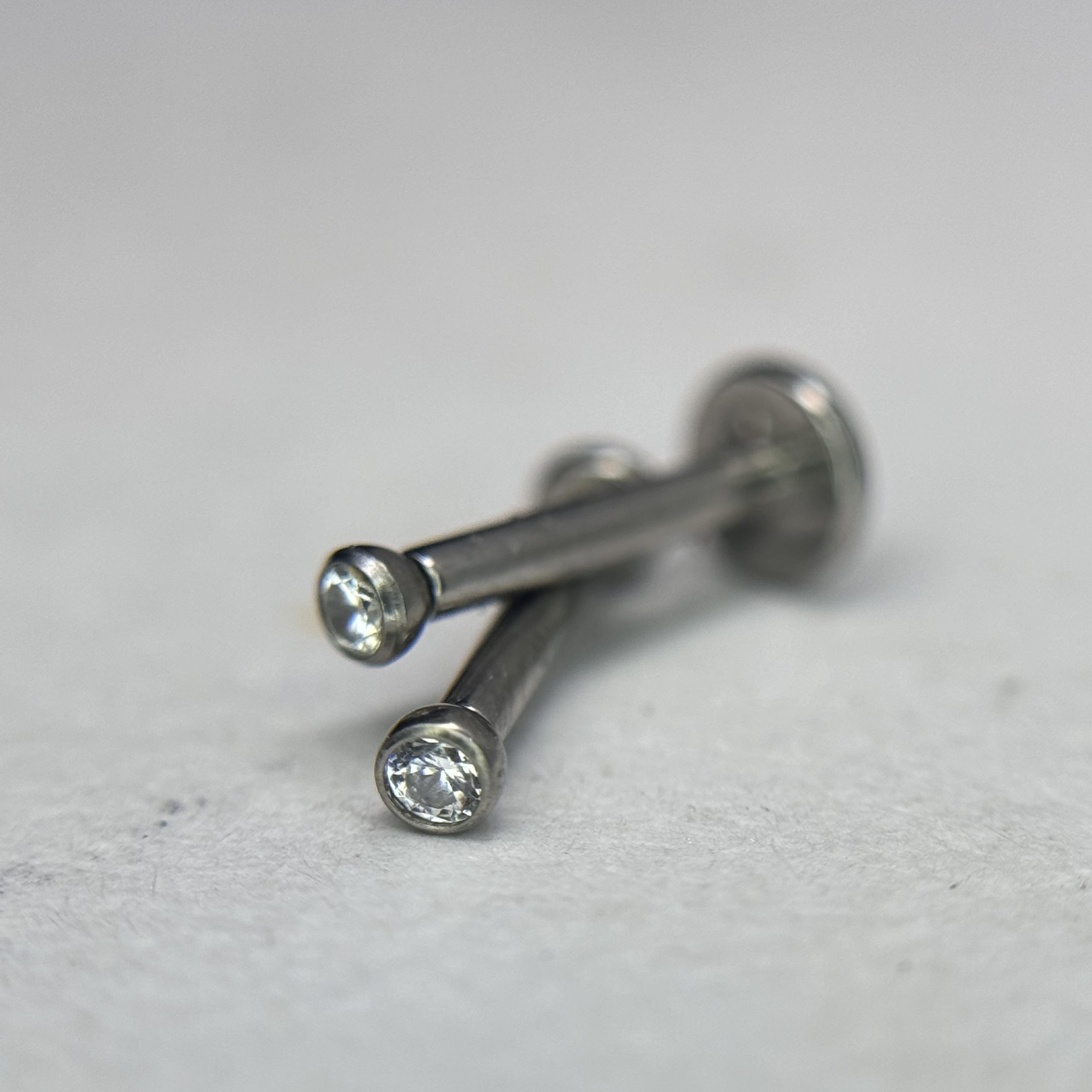 khuyên kiểu titan kim cương đít dẹt dán size 2 dài 8_thumbnail_1