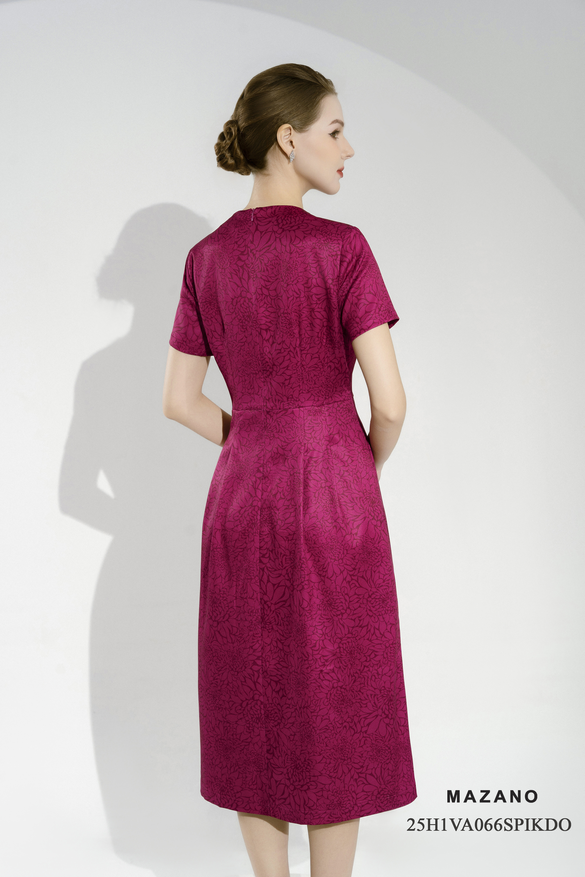 Váy Đầm Ôm Vải thô sạn Hoạ tiết hoa cúc cách điệu Cổ tròn Chân xếp ly Tay ngắn Dài ngang bắp_thumbnail_2