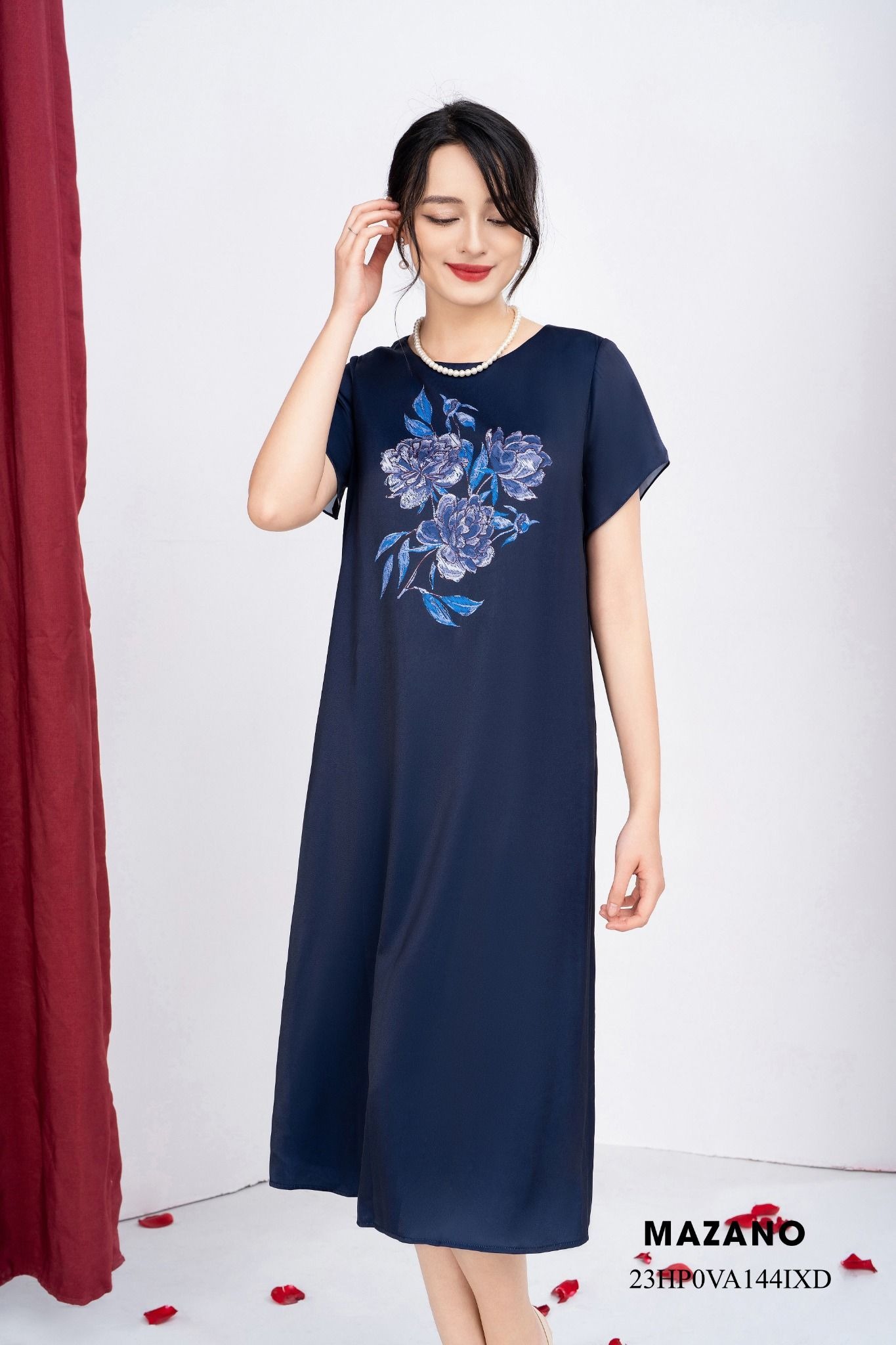 Đầm suông A dài họa tiết bố cục