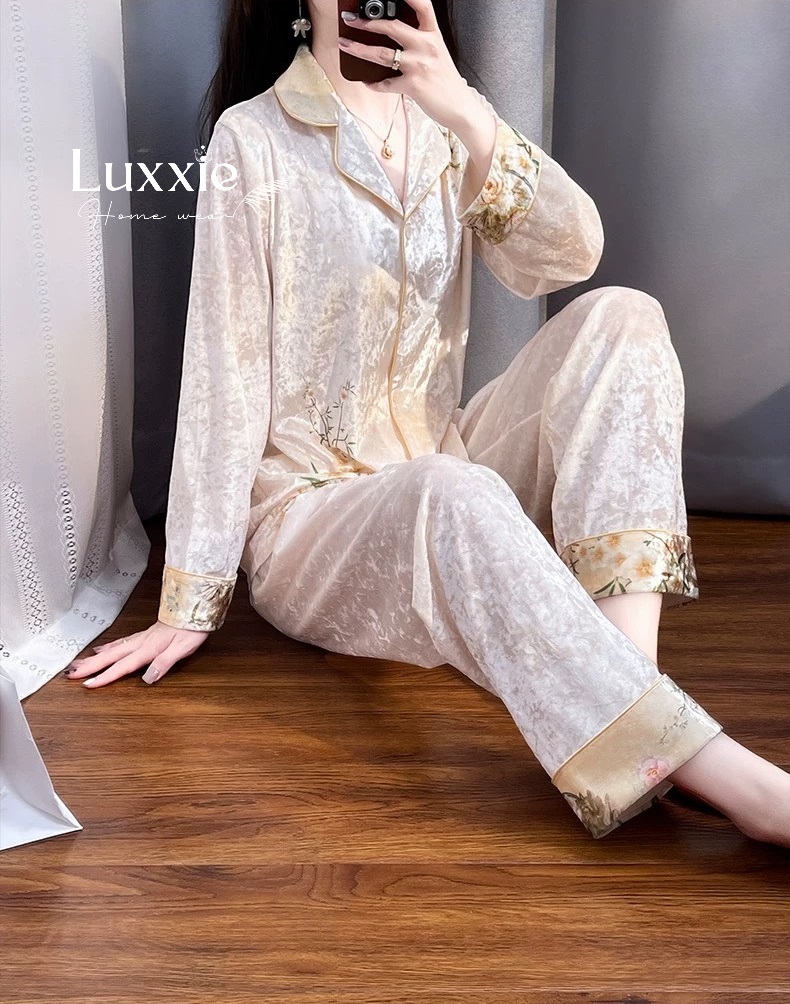 NHUNG19 Pijama vải nhung vàng họa tiết hoa mai trắng