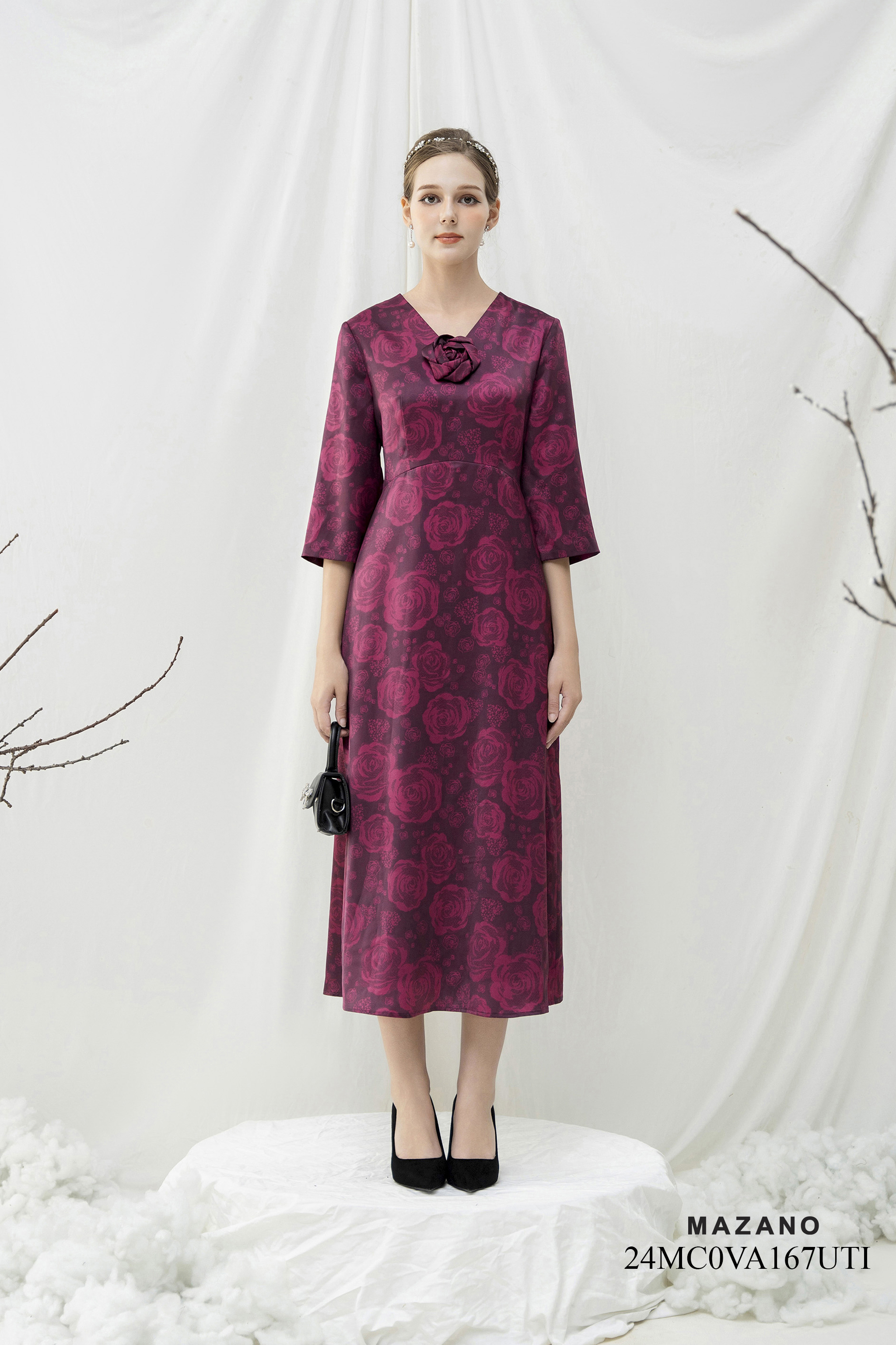 Váy Đầm Ôm Vải lụa dày Hoạ tiết hoa hồng cách điệu Đính hoa thủ công Cổ V Tay lỡ Dài qua bắp chân