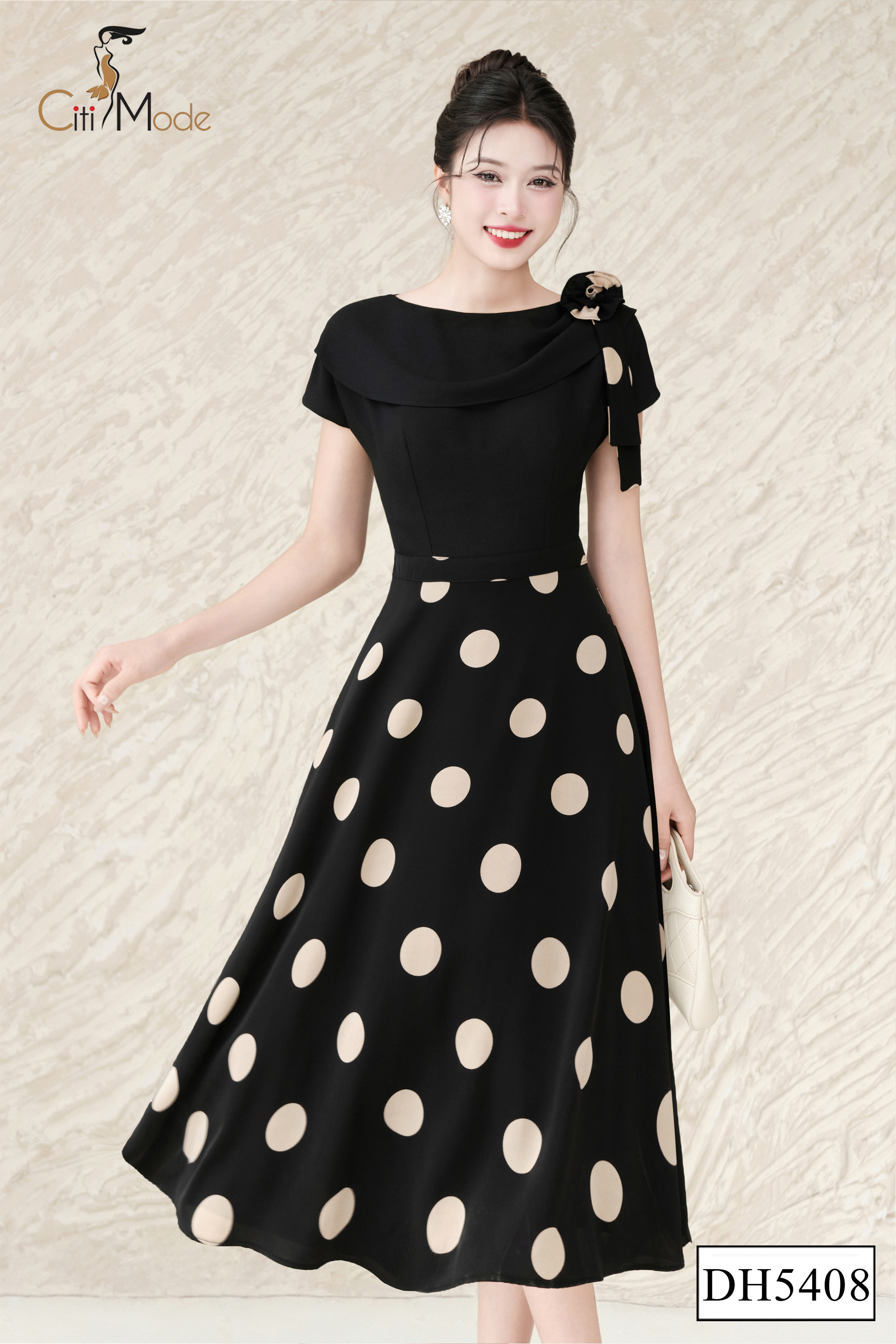 Đầm xòe chấm bi đen cổ đổ đính hoa vai