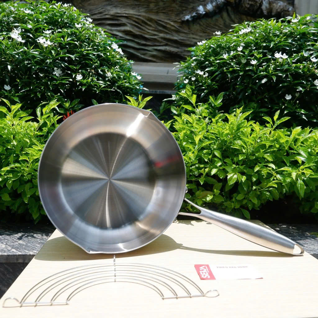 C5 CHẢO 24CM (KÈM VỈ GÁC DẦU)_thumbnail_1