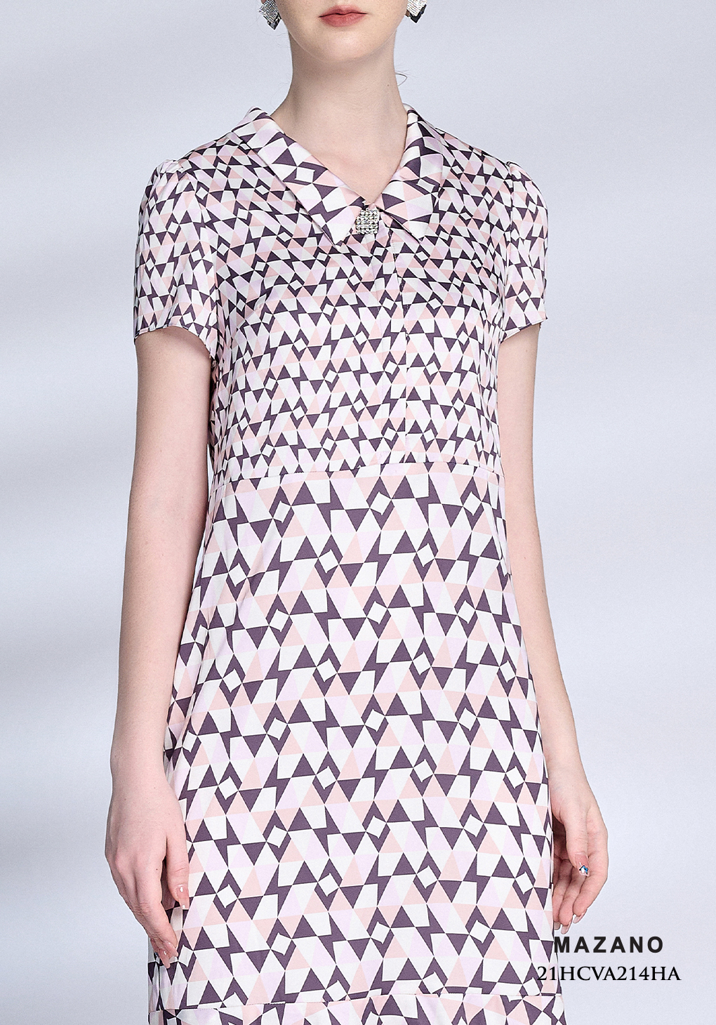 Đầm suông lụa hồng pastel họa tiết chân cách điệu_thumbnail_4