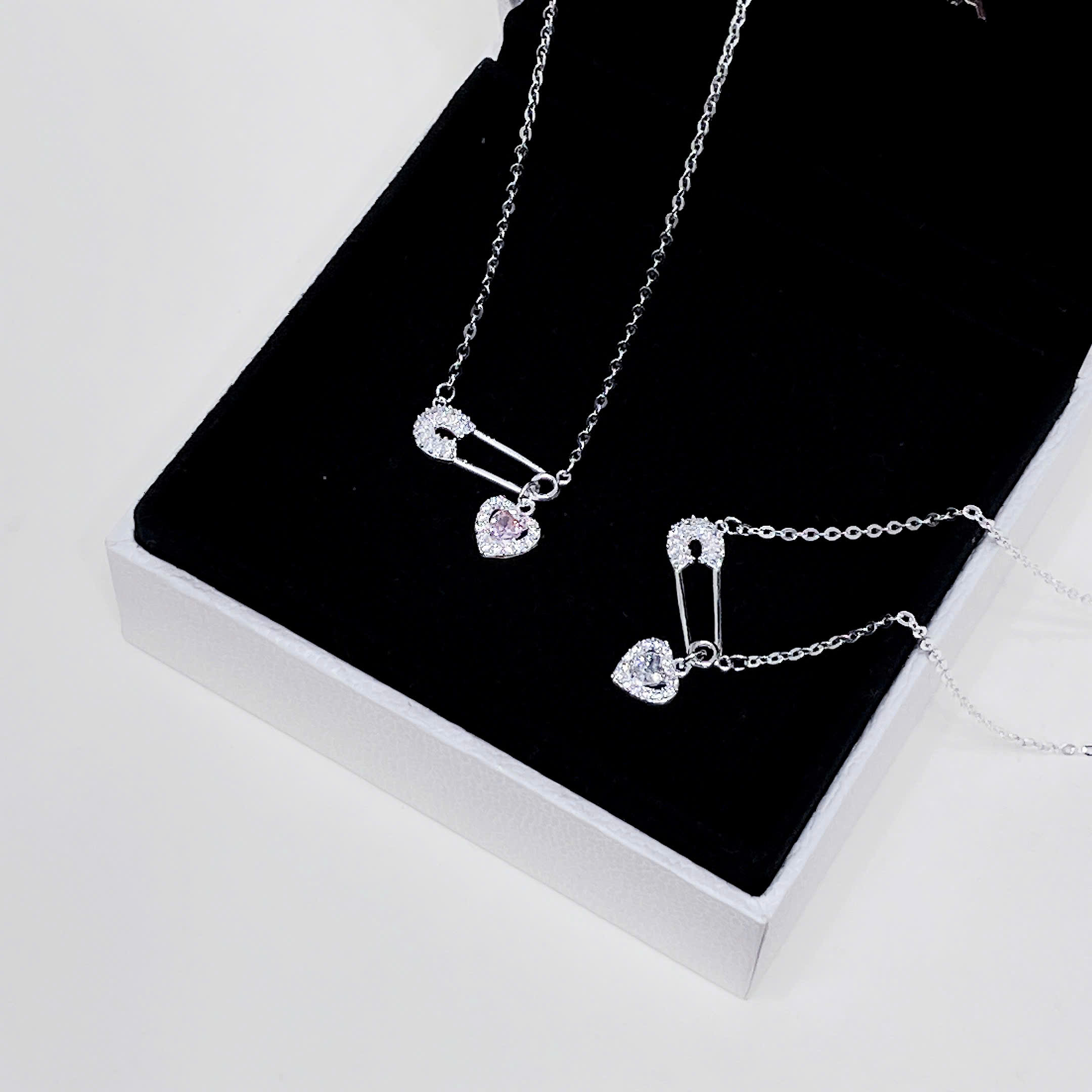 D249 - Dây chuyền Safety pin mix tim đá_thumbnail_1