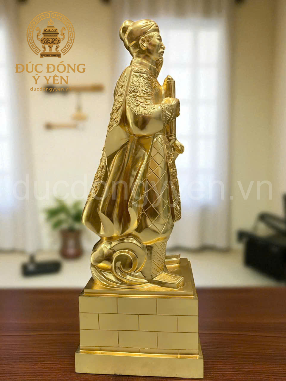 Tượng trần hưng đạo đúc đồng đỏ thiếp vàng 9999 hoa văn nổi _thumbnail_3