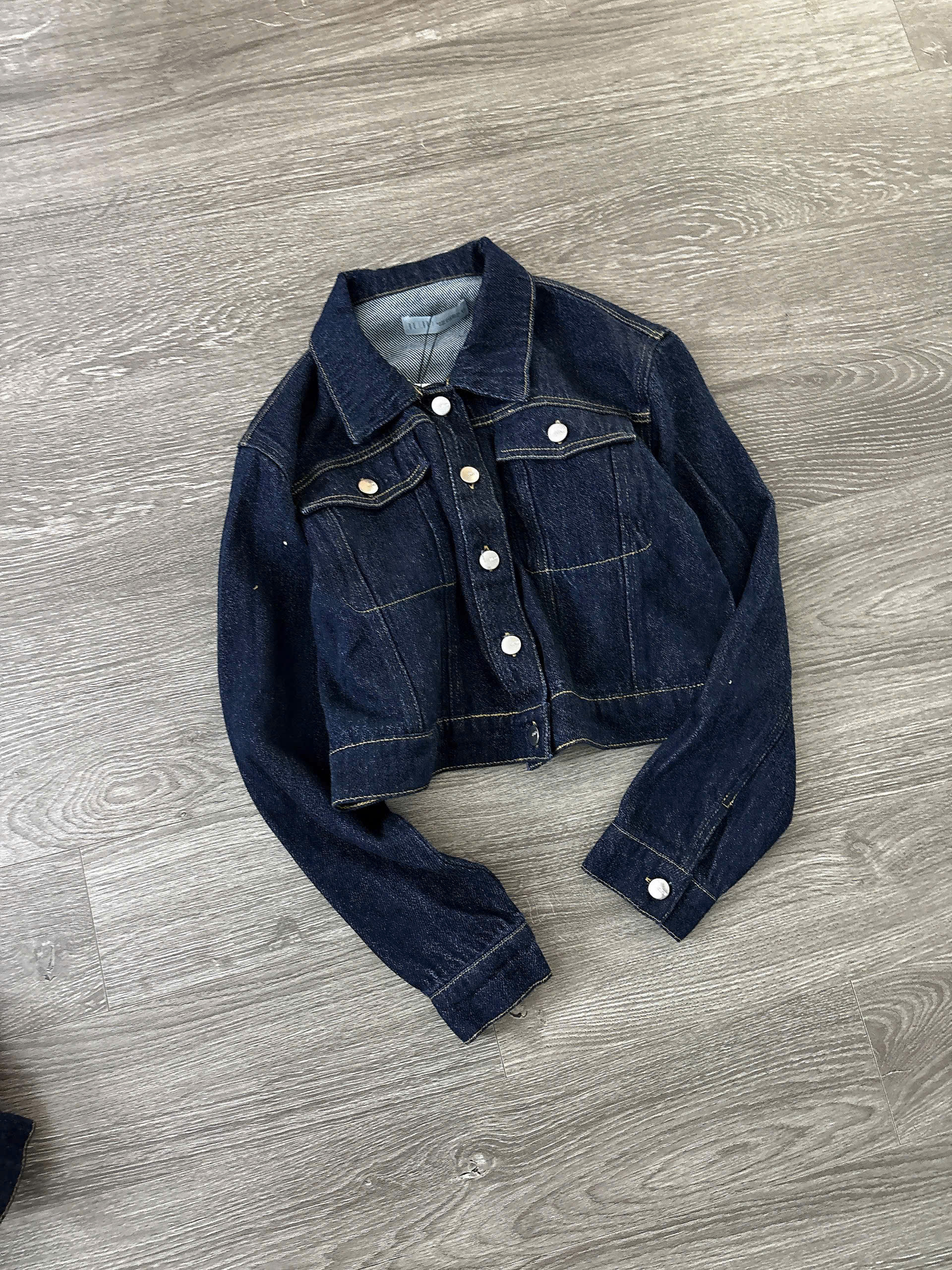 HK65 - Áo khoác jean đậm 2 túi cúc