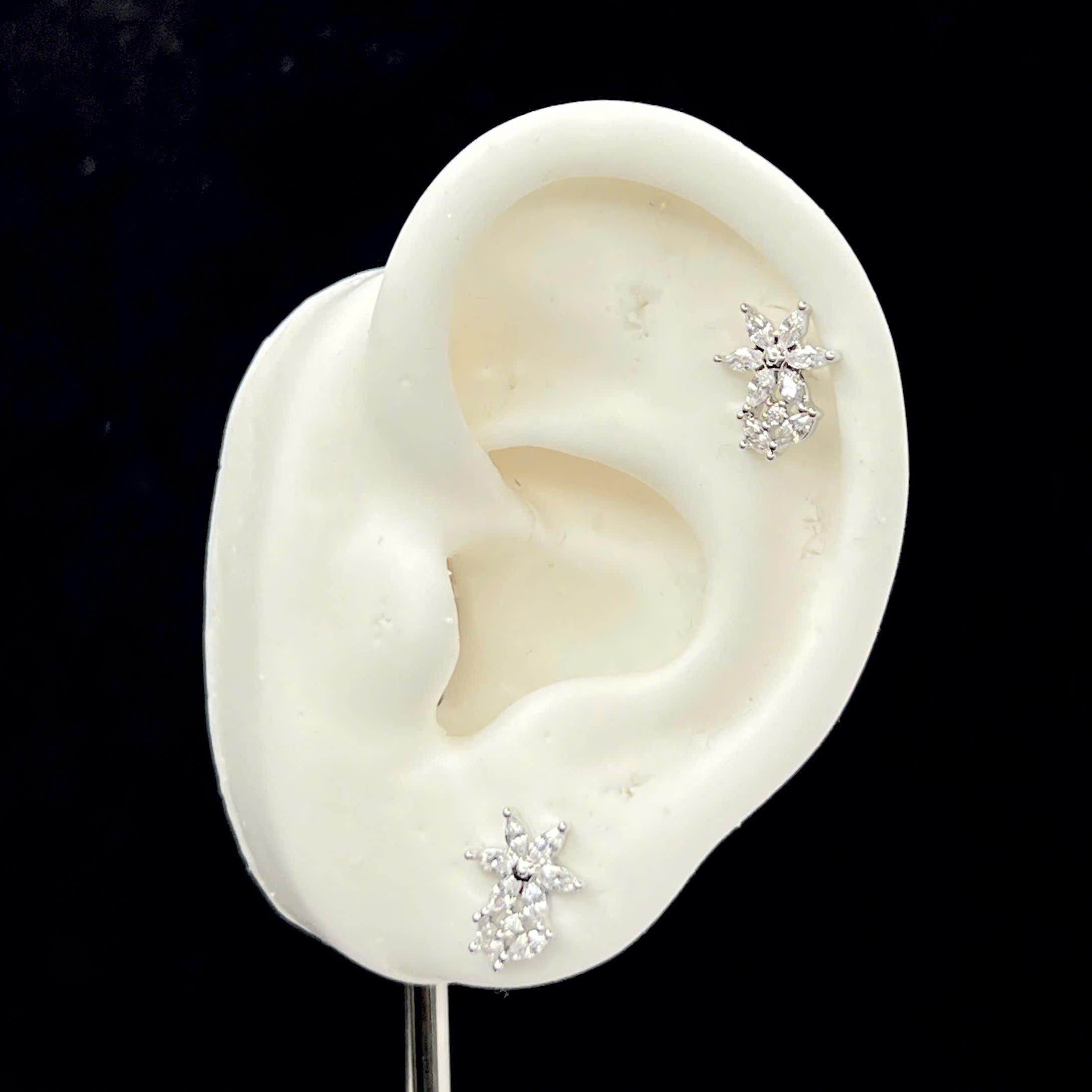 Khuyên kiểu hoa trắng 6 cánh nhọn dẹt_thumbnail_2