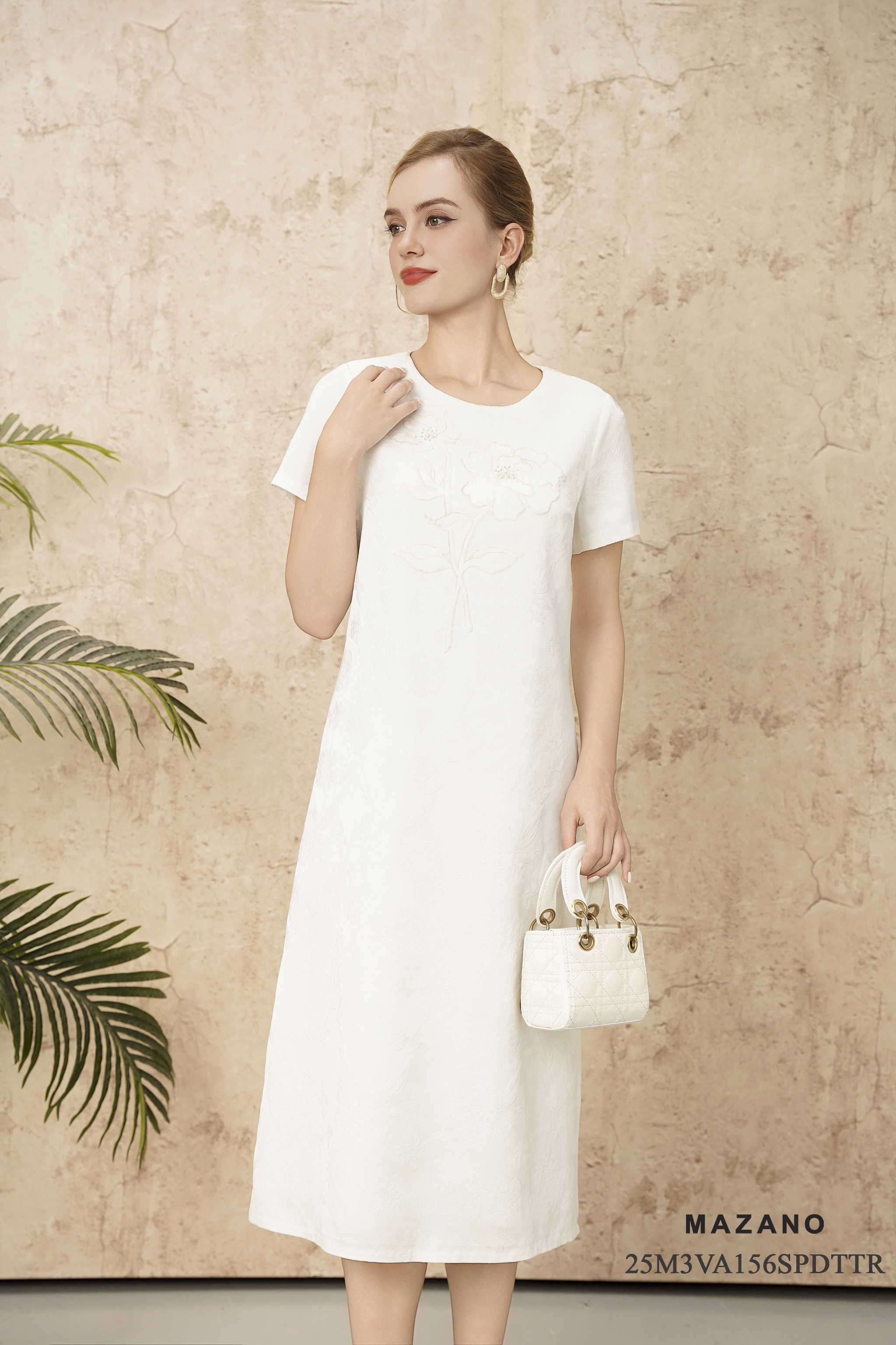 Váy Đầm suông Vải gấm vân chìm Thêu họa tiết thủ công Cổ tròn Tay ngắn Dài ngang bắp chân