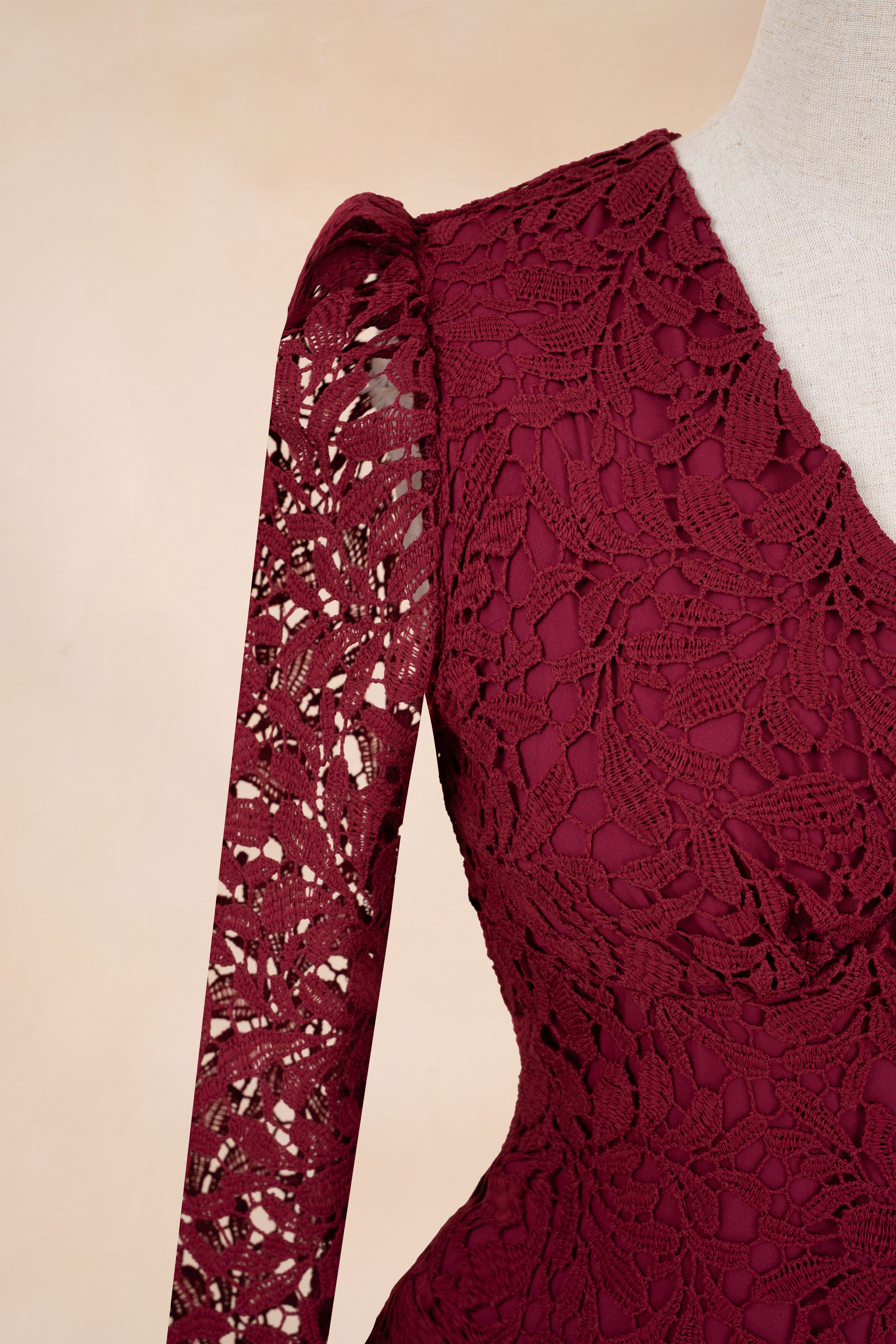 Đầm Xoè Ren Cổ V Hoa Văn_thumbnail_3